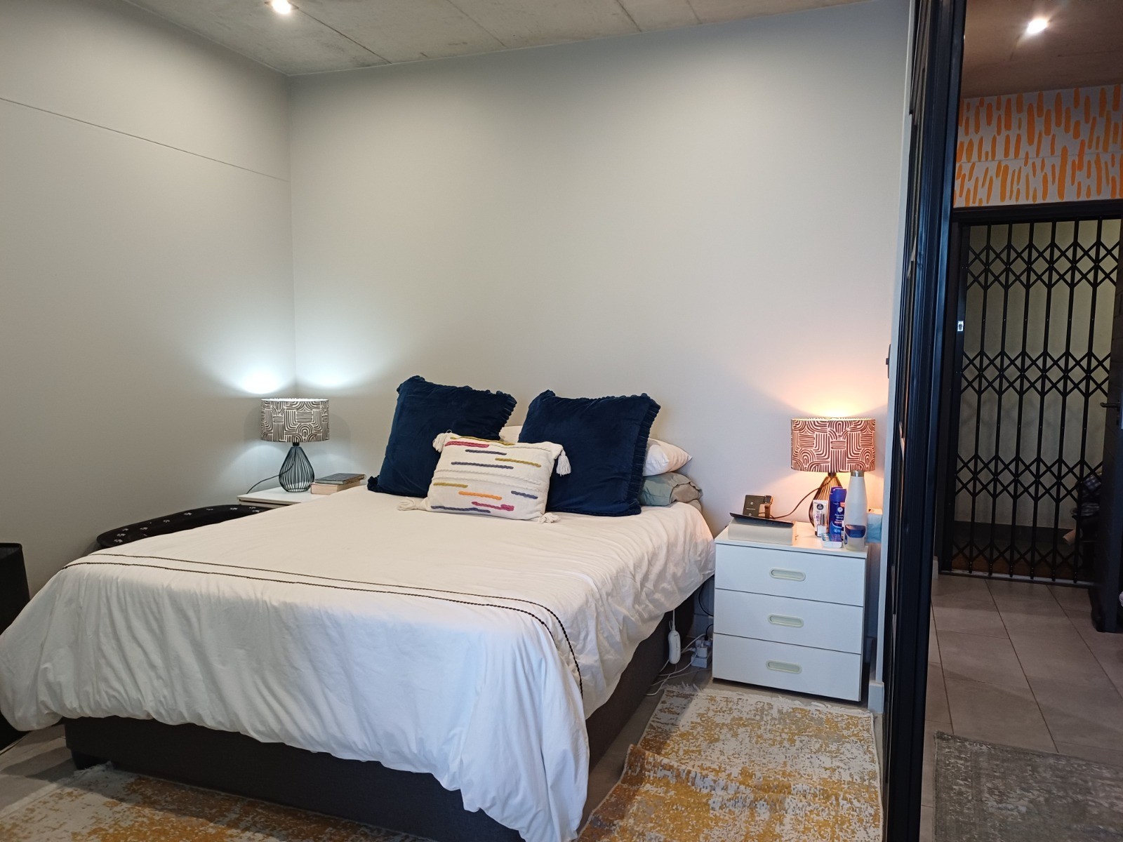 ONE BEDROOM APARTMENT FOR SALE IN TABLE VIEW