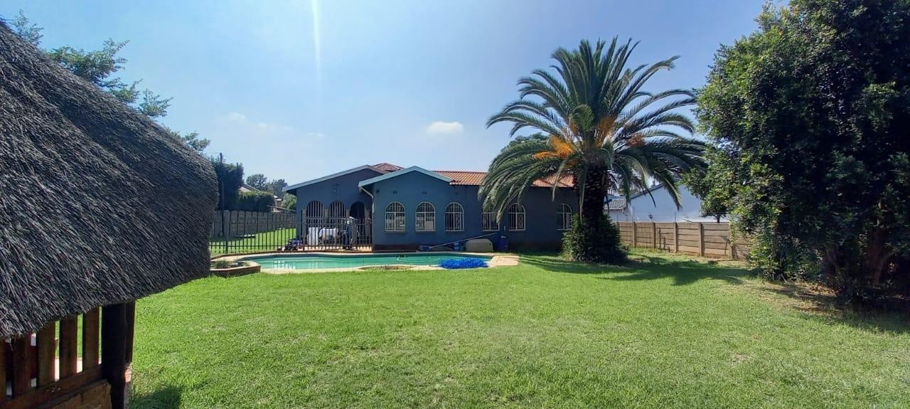 Expansive 5 Bedroom home with