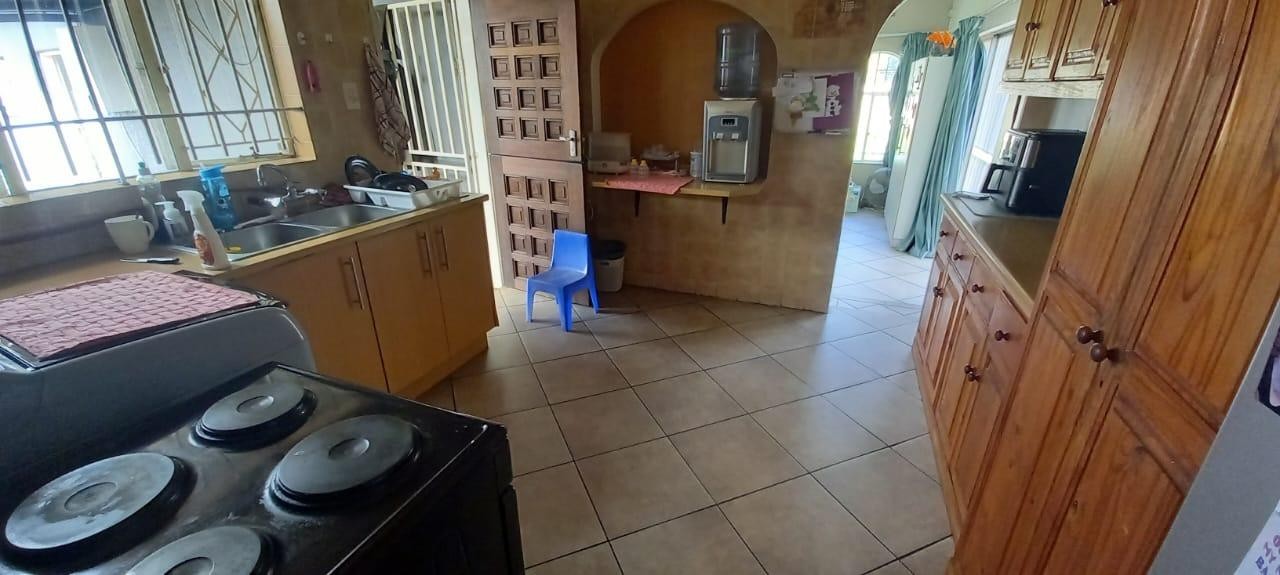 Expansive 5 Bedroom home with