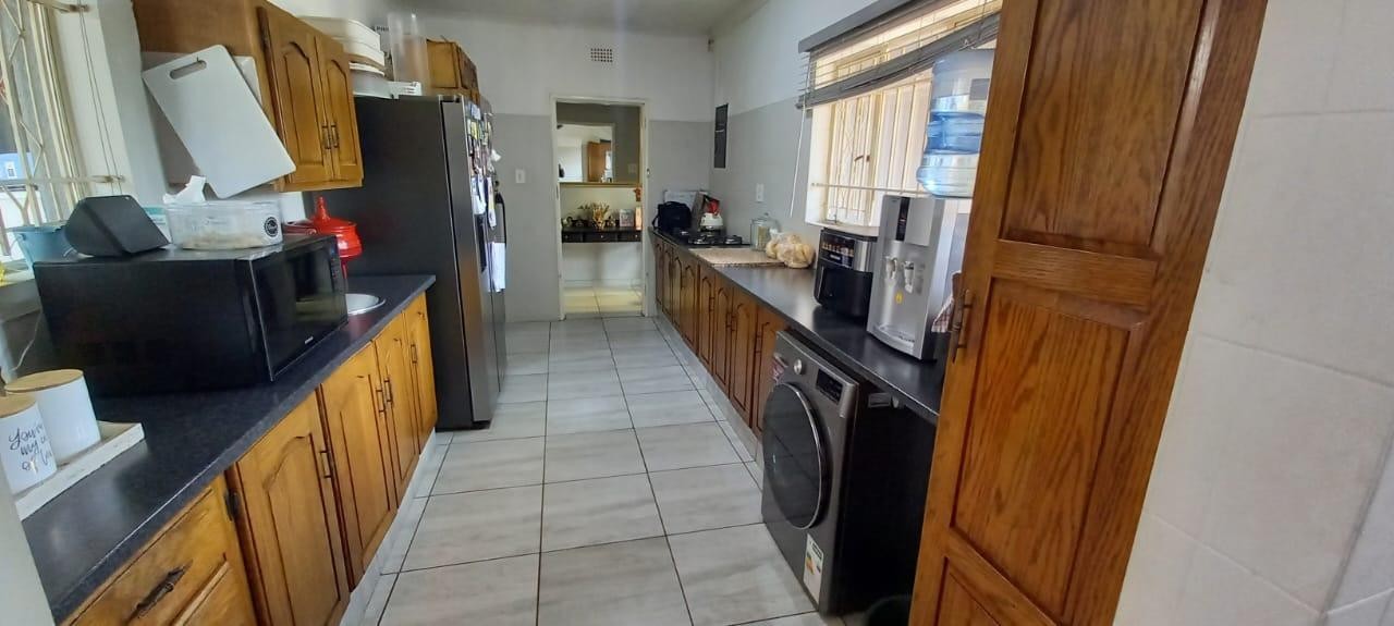 Expansive 5 Bedroom home with
