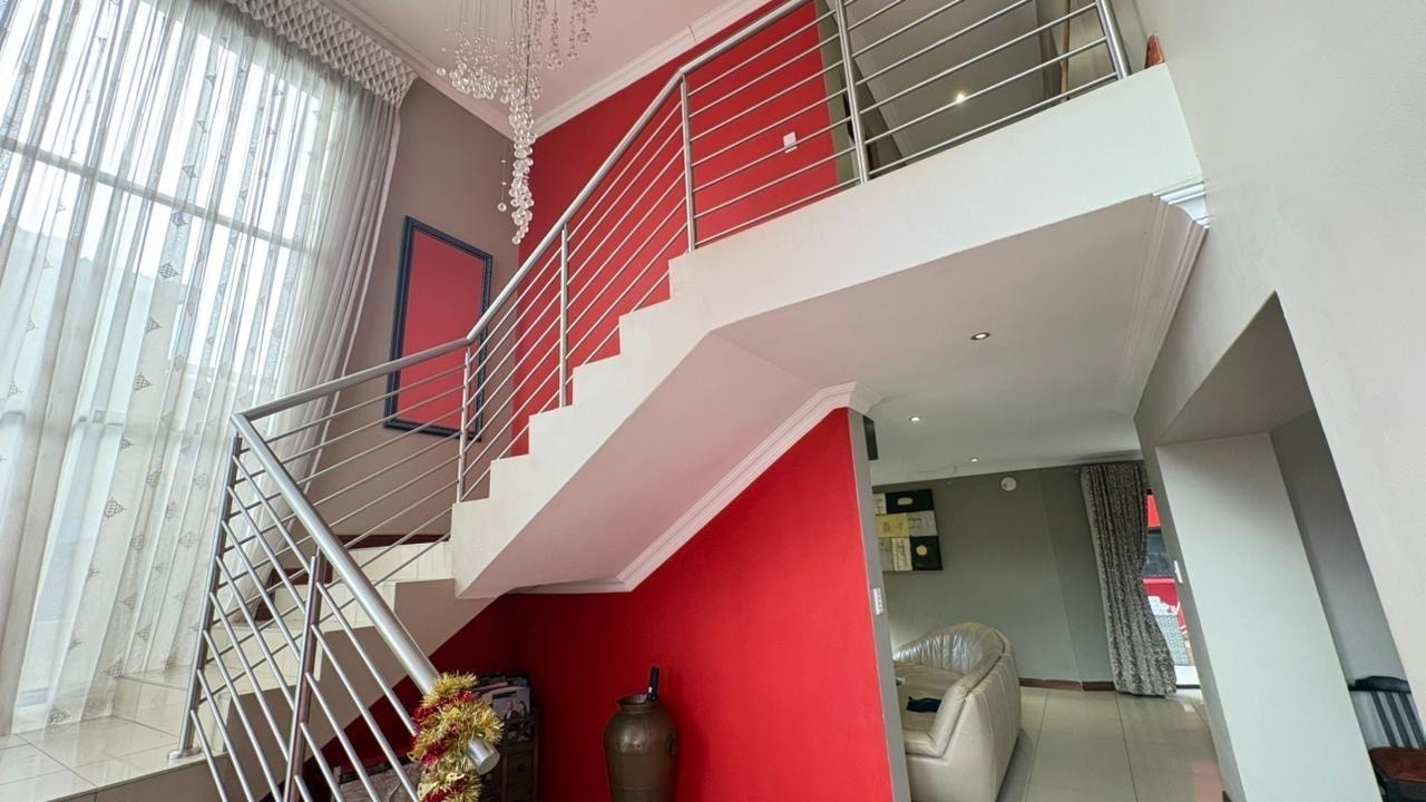 6 Bedroom House For Sale in Theresapark, Akasia