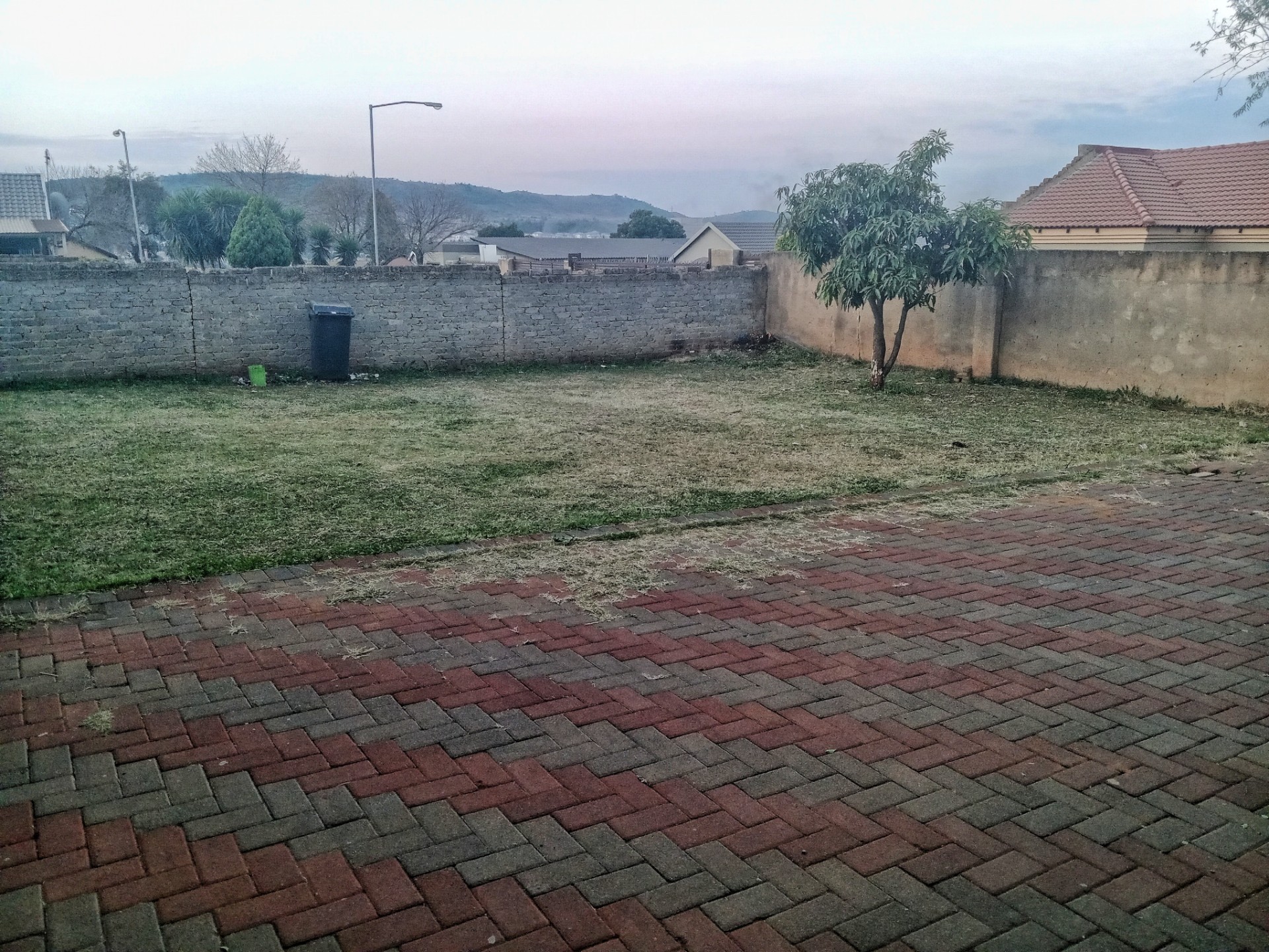 CASH INVESTMENT OPPORTUNITY ON THIS PROPERTY IN LOTUS GARDENS, PRETORIA WEST