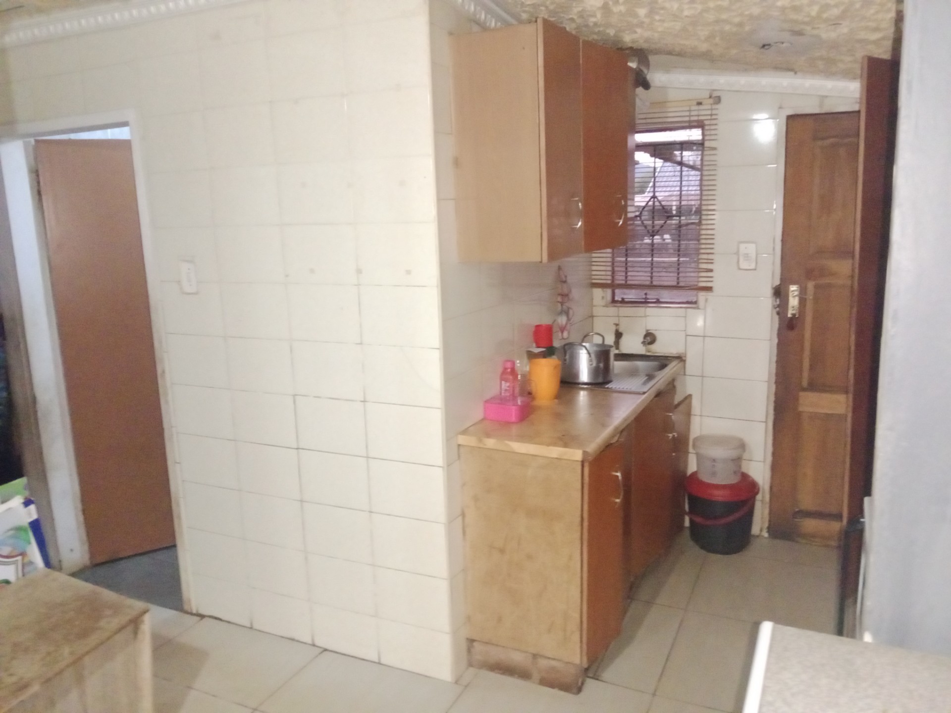 CASH INVESTMENT OPPORTUNITY ON THIS PROPERTY IN LOTUS GARDENS, PRETORIA WEST