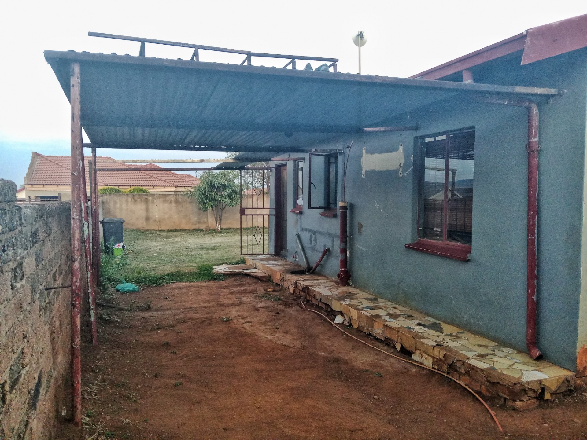 CASH INVESTMENT OPPORTUNITY ON THIS PROPERTY IN LOTUS GARDENS, PRETORIA WEST