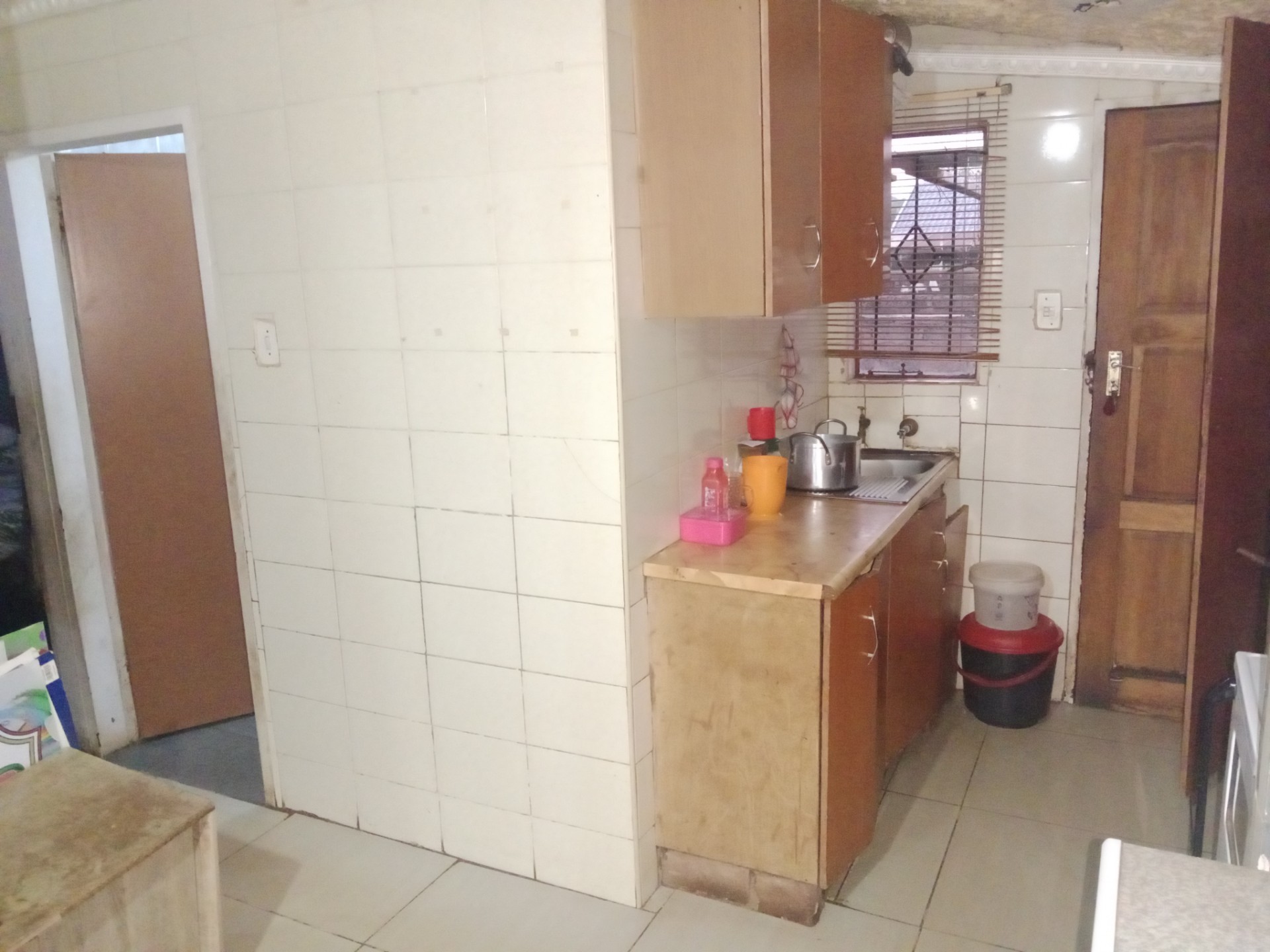 CASH INVESTMENT OPPORTUNITY ON THIS PROPERTY IN LOTUS GARDENS, PRETORIA WEST
