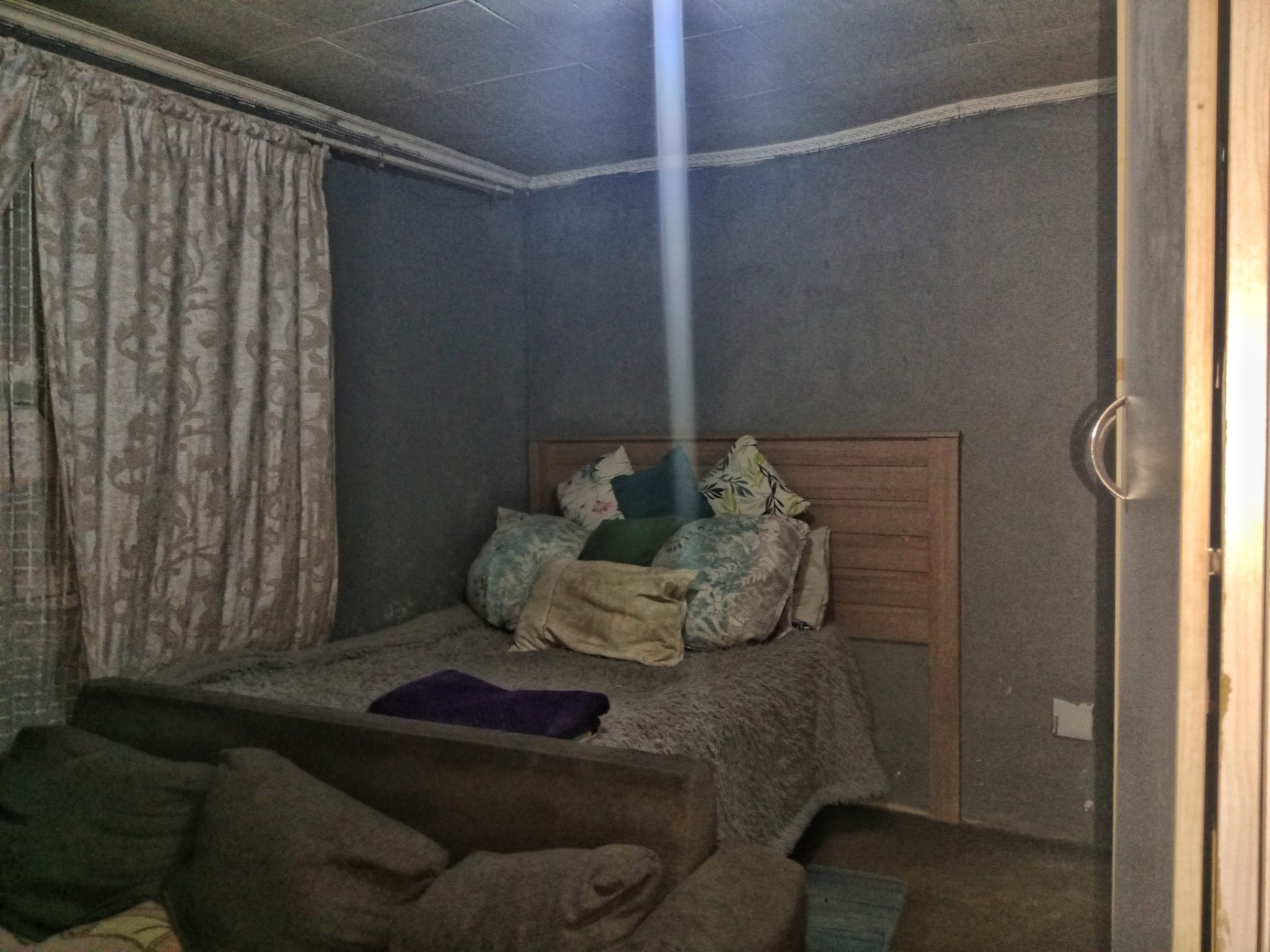 CASH INVESTMENT OPPORTUNITY ON THIS PROPERTY IN LOTUS GARDENS, PRETORIA WEST