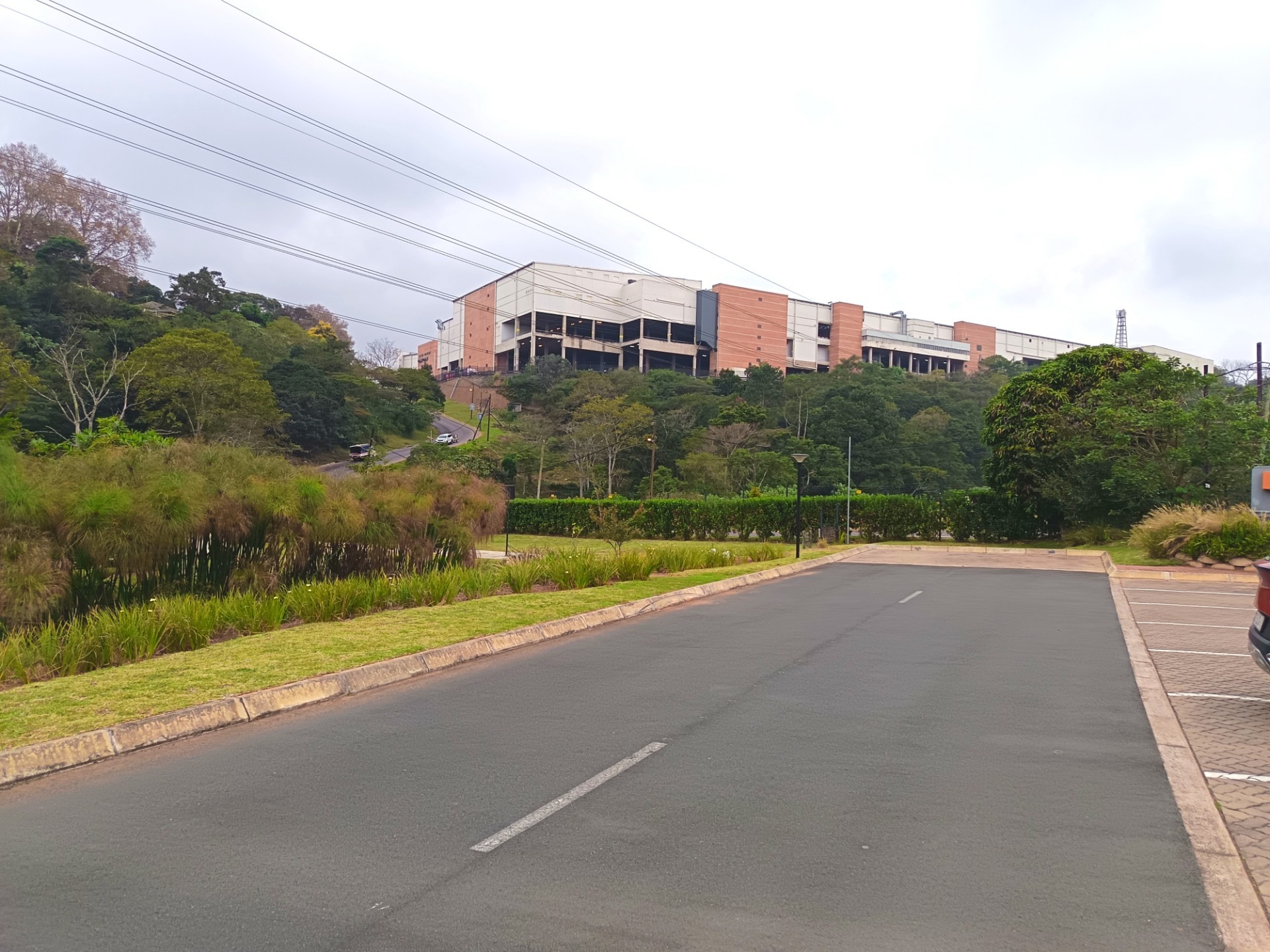 Modern 2-Bedroom, 2-Bathroom Ground Floor Apartment with Private Garden - The Woods, Waterfall