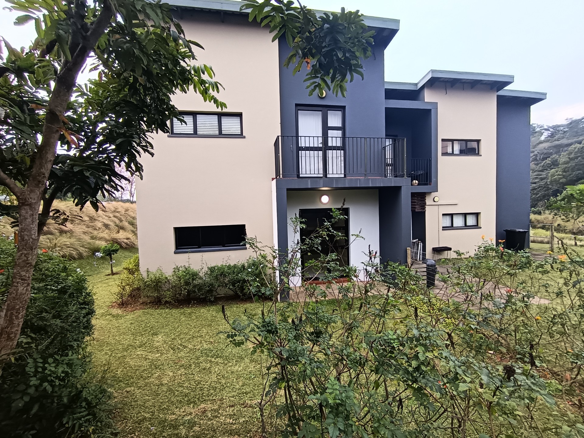 Modern 2-Bedroom, 2-Bathroom Ground Floor Apartment with Private Garden - The Woods, Waterfall
