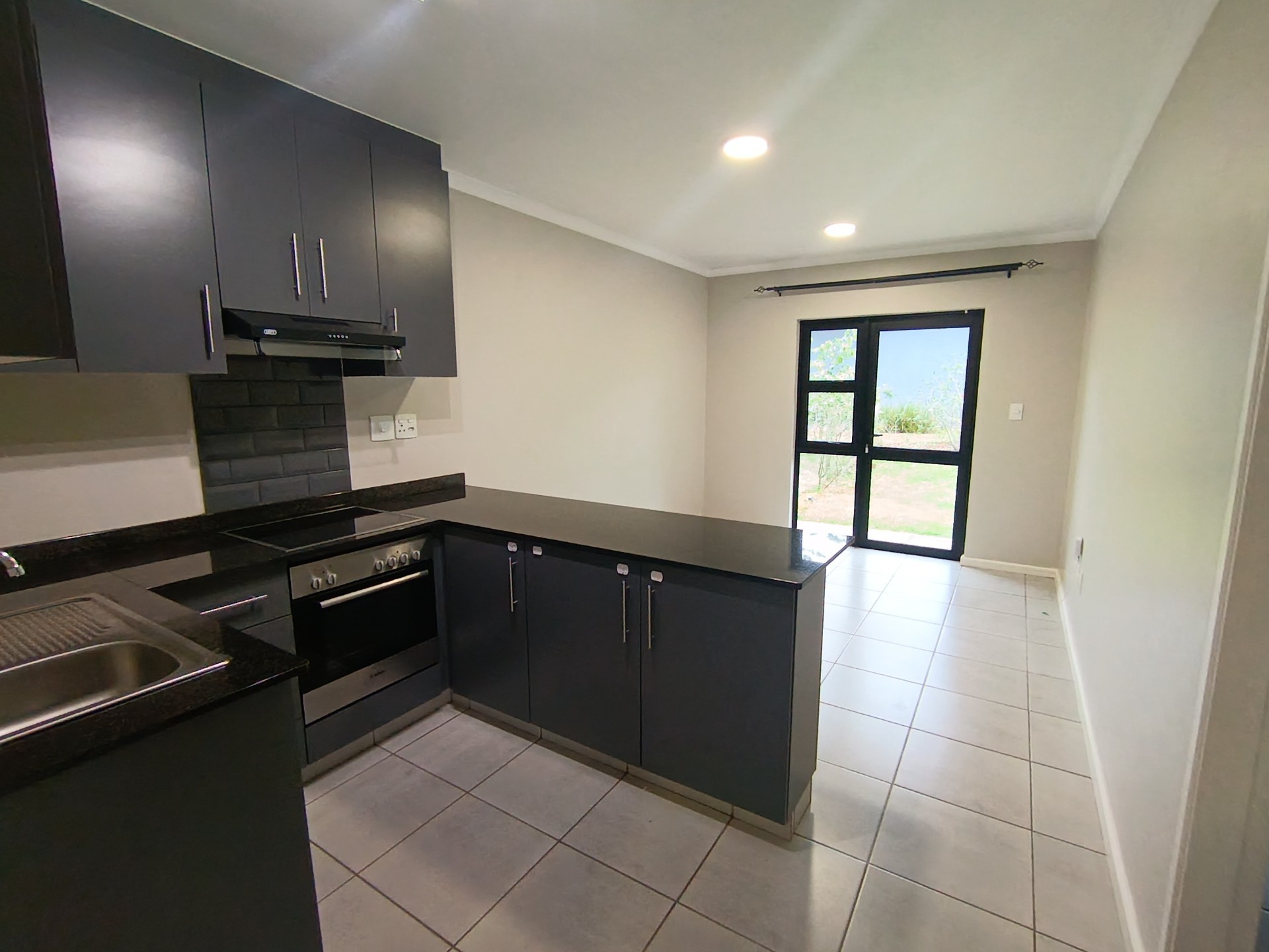 Modern 2-Bedroom, 2-Bathroom Ground Floor Apartment with Private Garden - The Woods, Waterfall