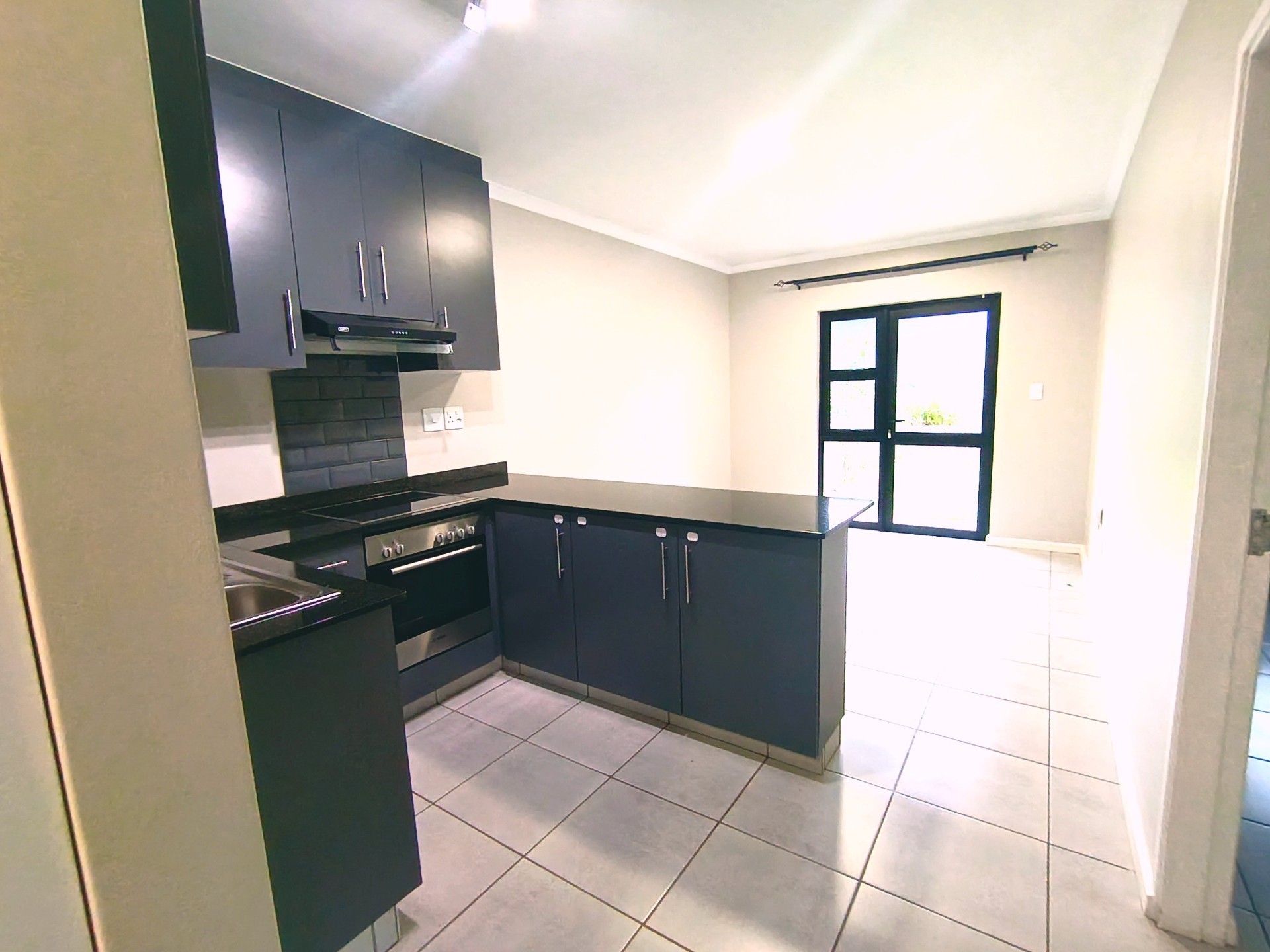 Modern 2-Bedroom, 2-Bathroom Ground Floor Apartment with Private Garden - The Woods, Waterfall