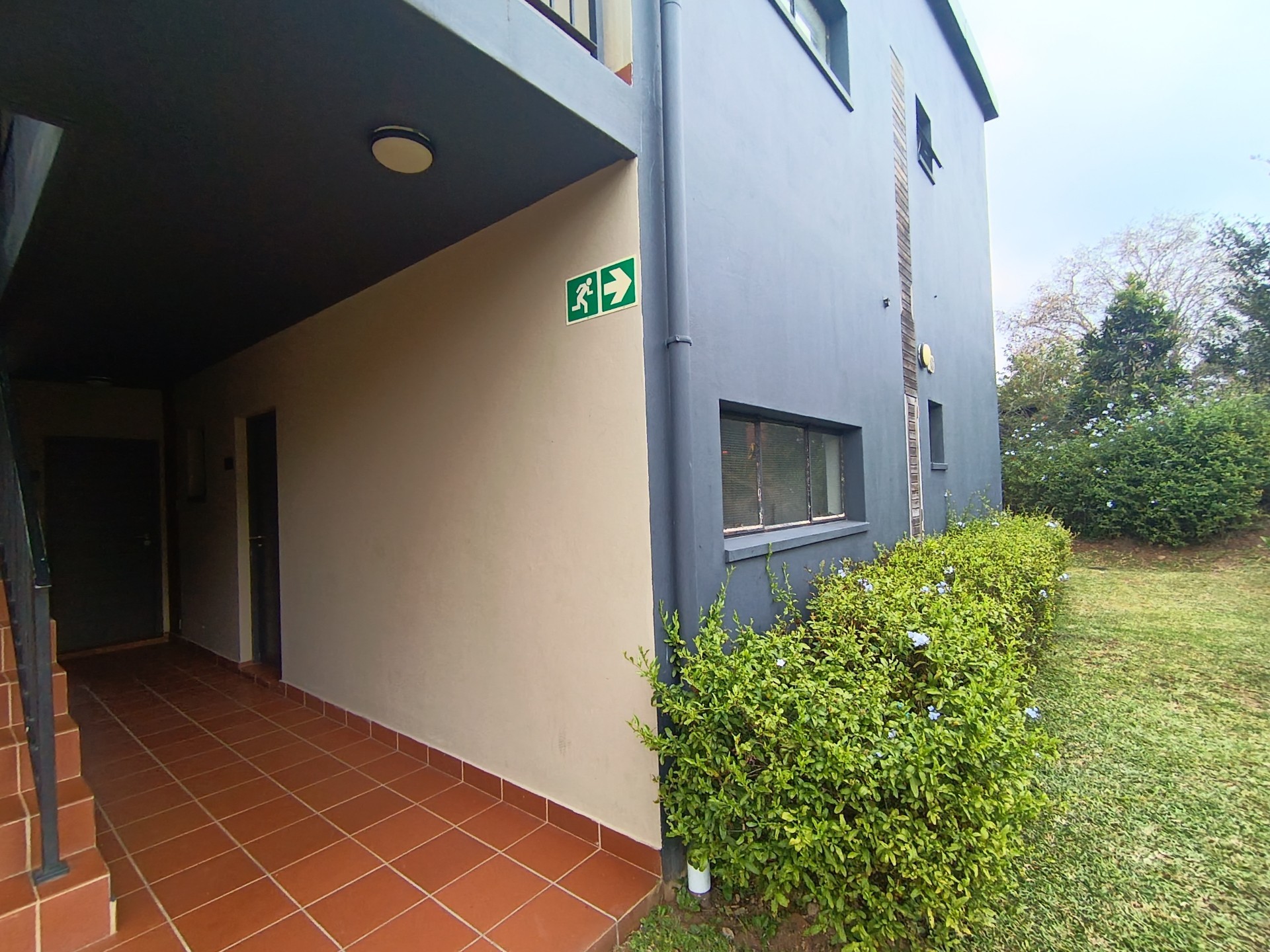 Modern 2-Bedroom, 2-Bathroom Ground Floor Apartment with Private Garden - The Woods, Waterfall