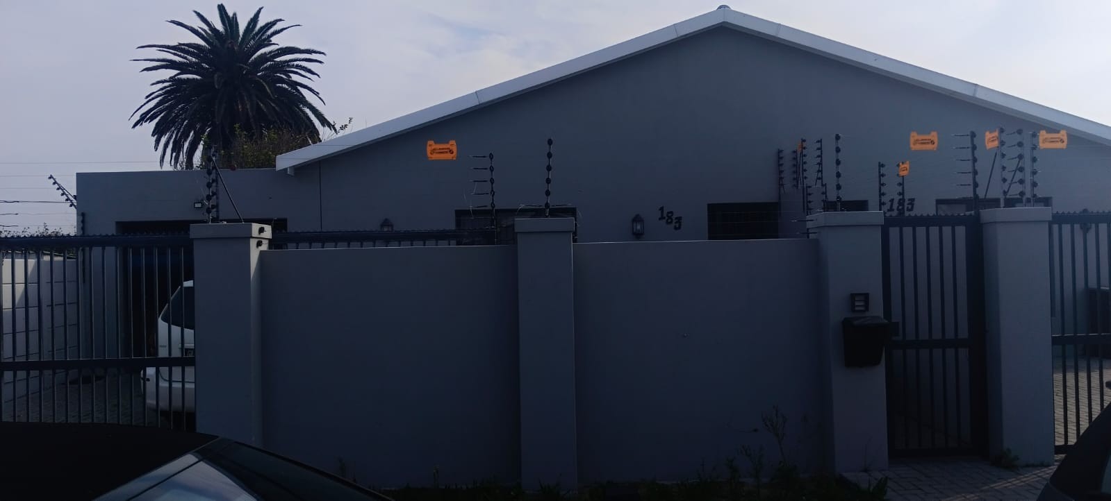 Stunning Property FOR SALE in GRASSY PARK - R1 949 000 , 00 (neg.)