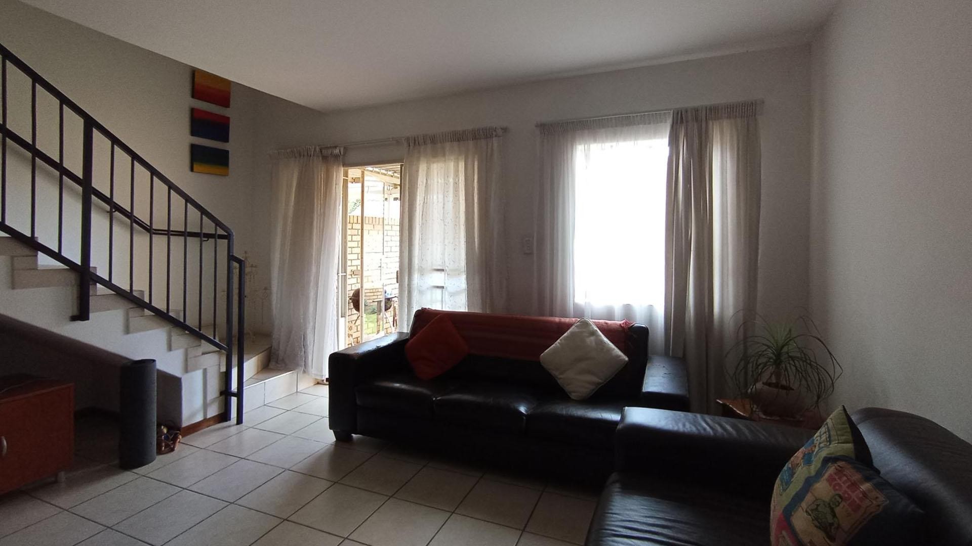 2Beds, 1 bath Duplex in a quiet Complex in Centurion