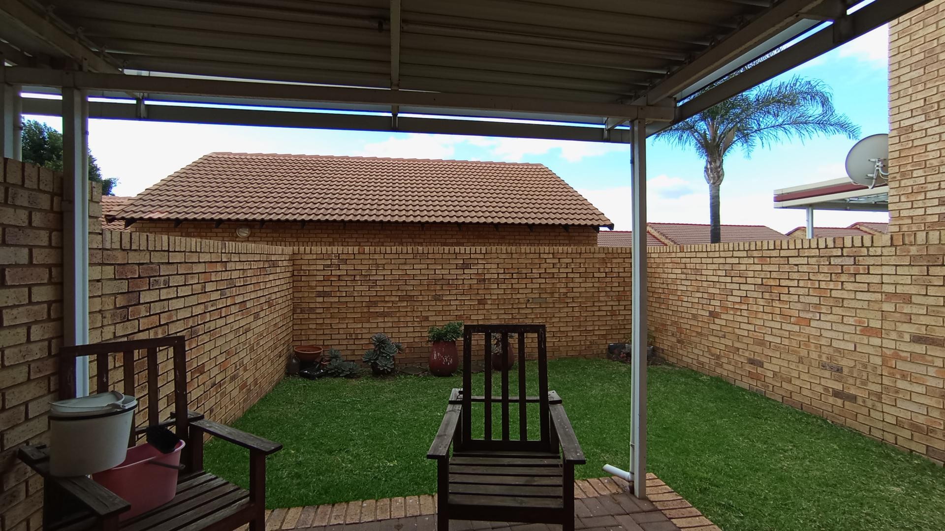 2Beds, 1 bath Duplex in a quiet Complex in Centurion