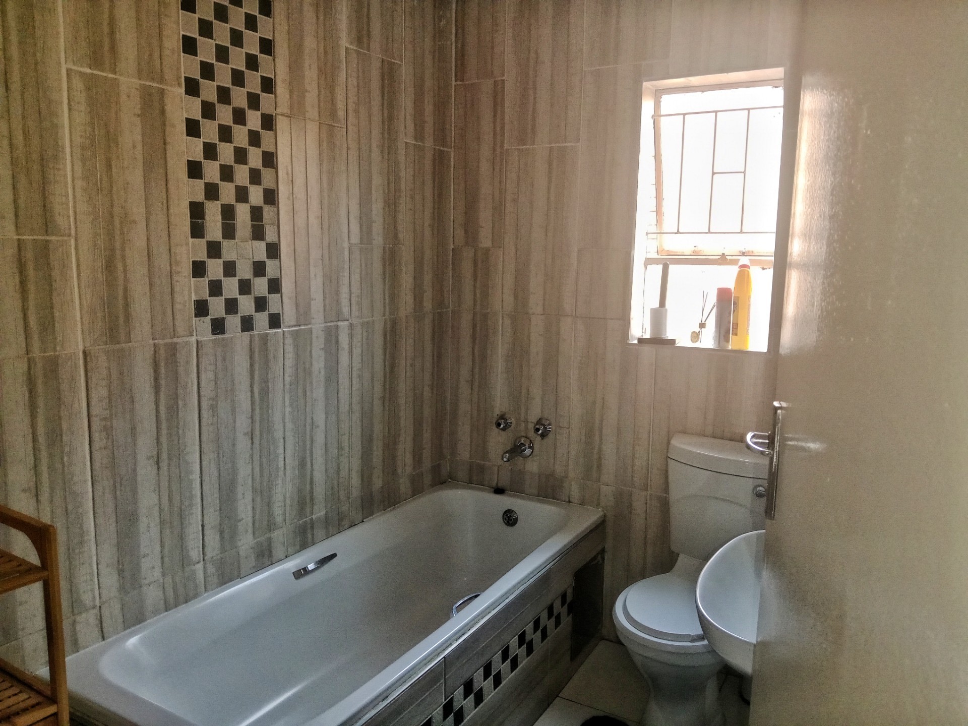 Modern House To Rent in Karenpark, Akasia. Primium and Best Location