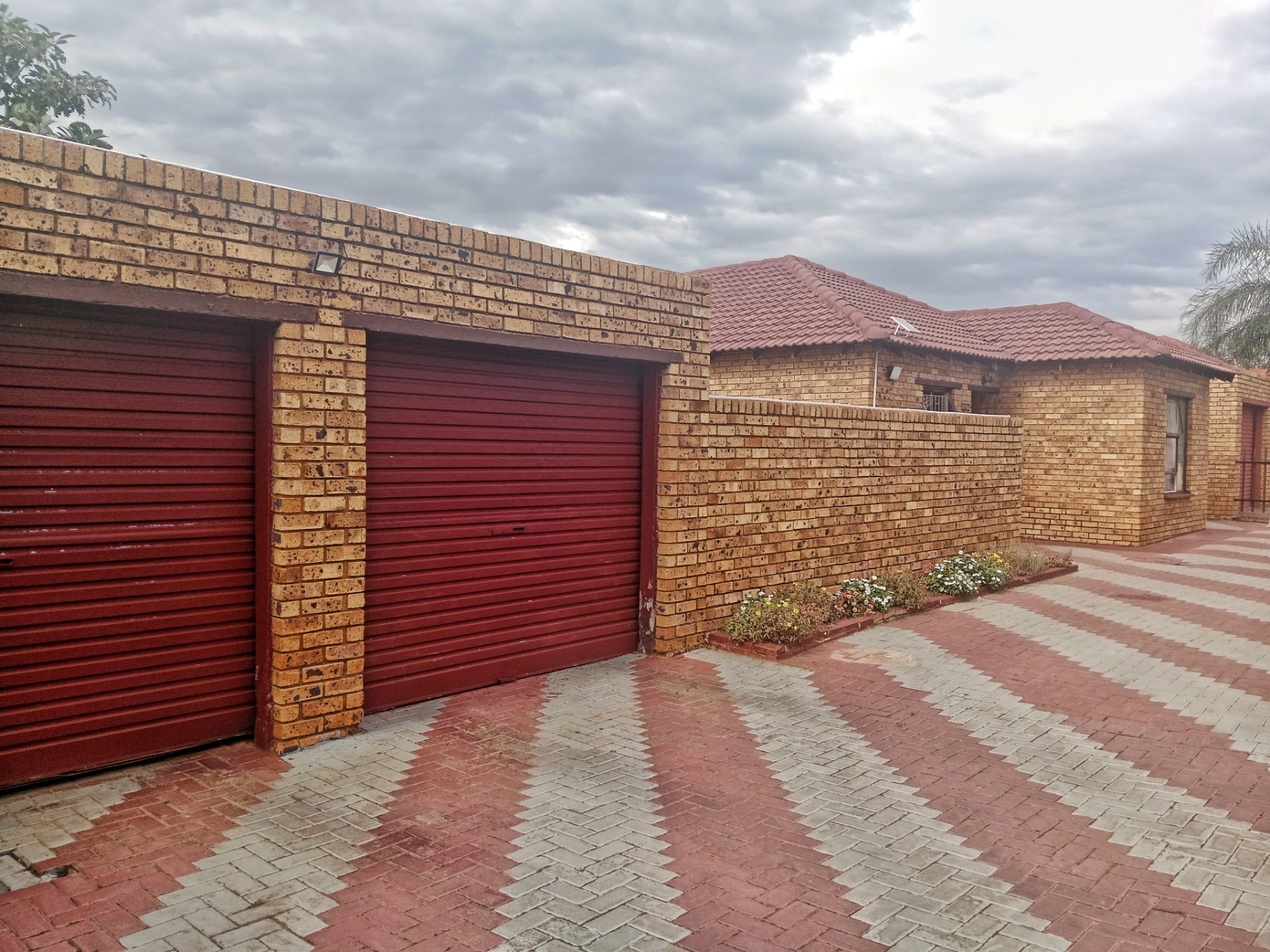 Modern House To Rent in Karenpark, Akasia. Primium and Best Location