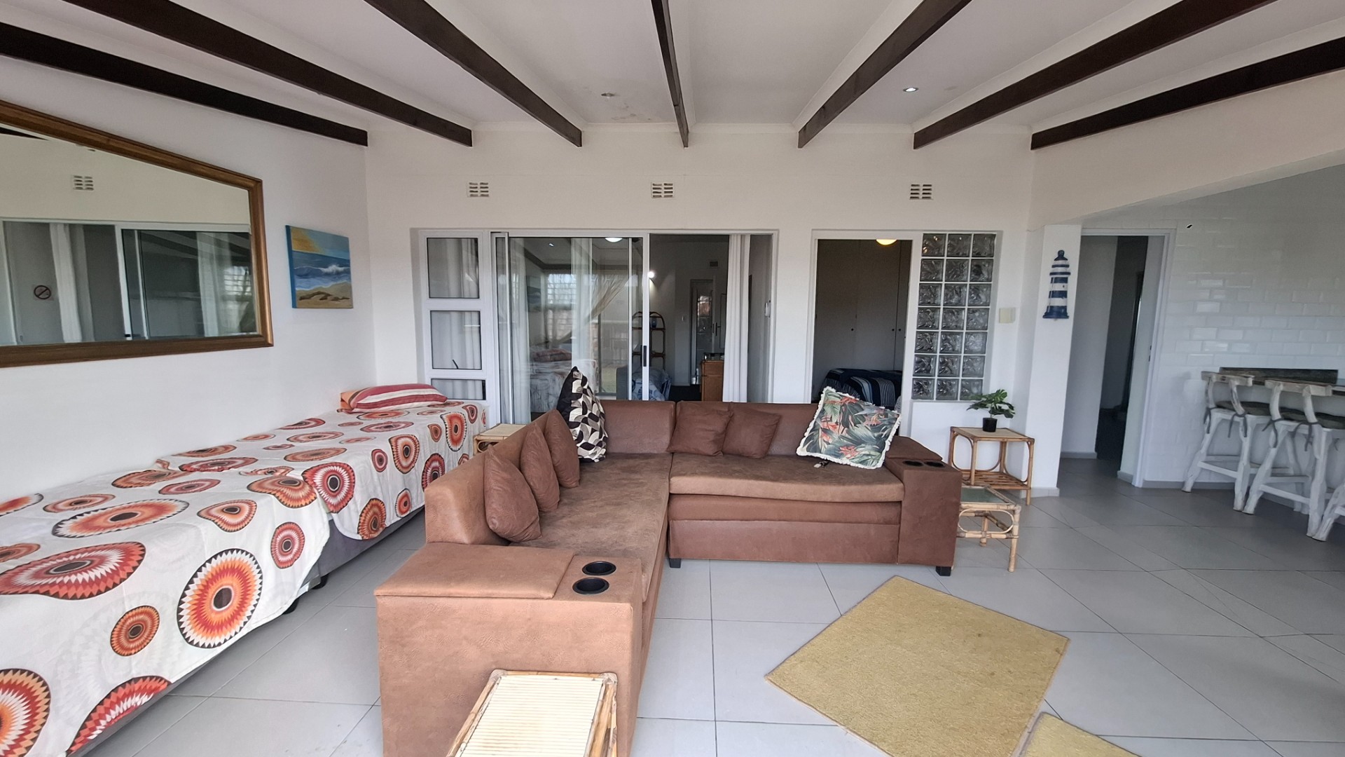 SHELLY BEACH : COMFORTABLE FURNSIHED THREE BEDROOM UNIT WITH 180 DEGREES SEAVIEW