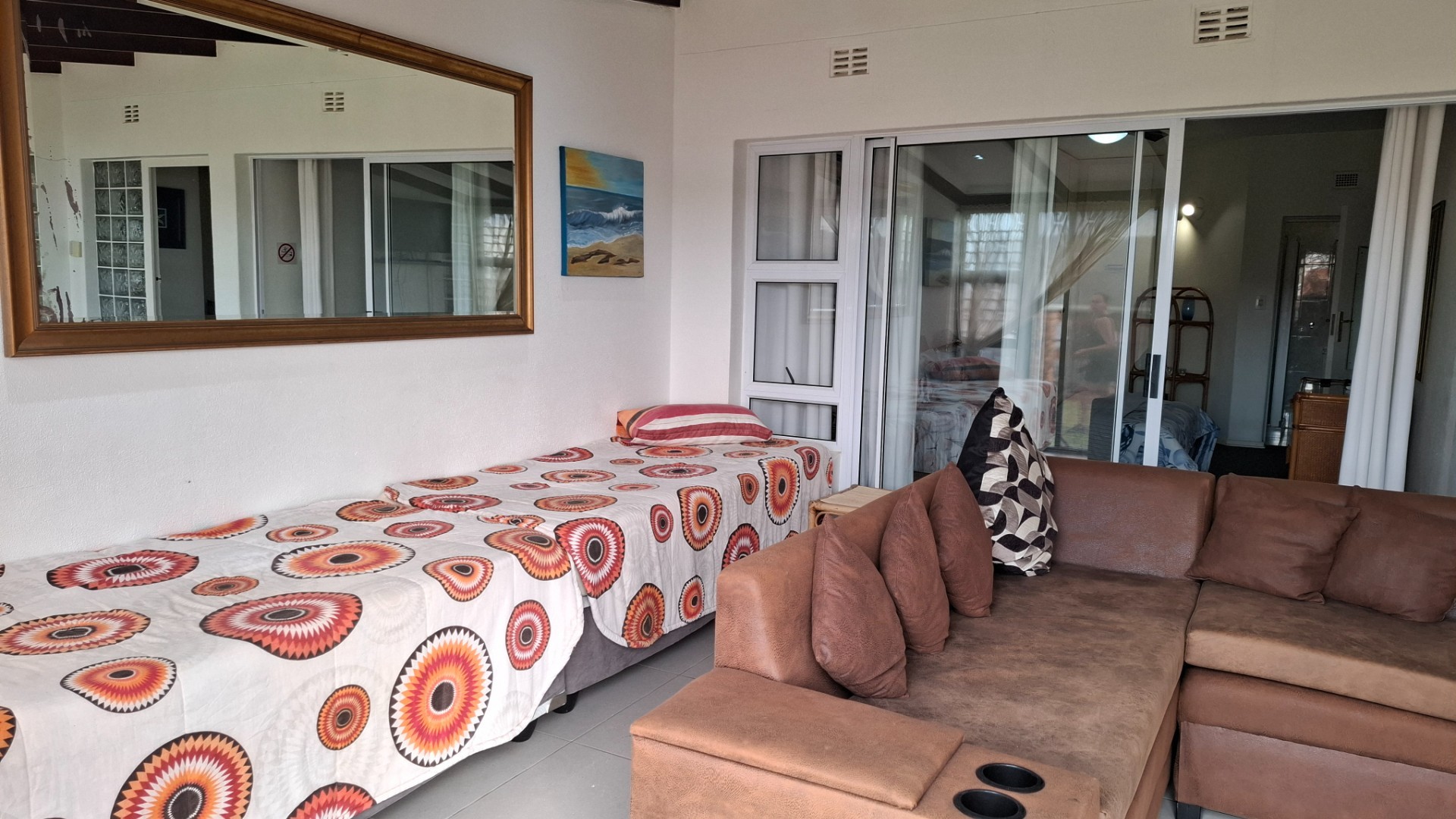 SHELLY BEACH : COMFORTABLE FURNSIHED THREE BEDROOM UNIT WITH 180 DEGREES SEAVIEW