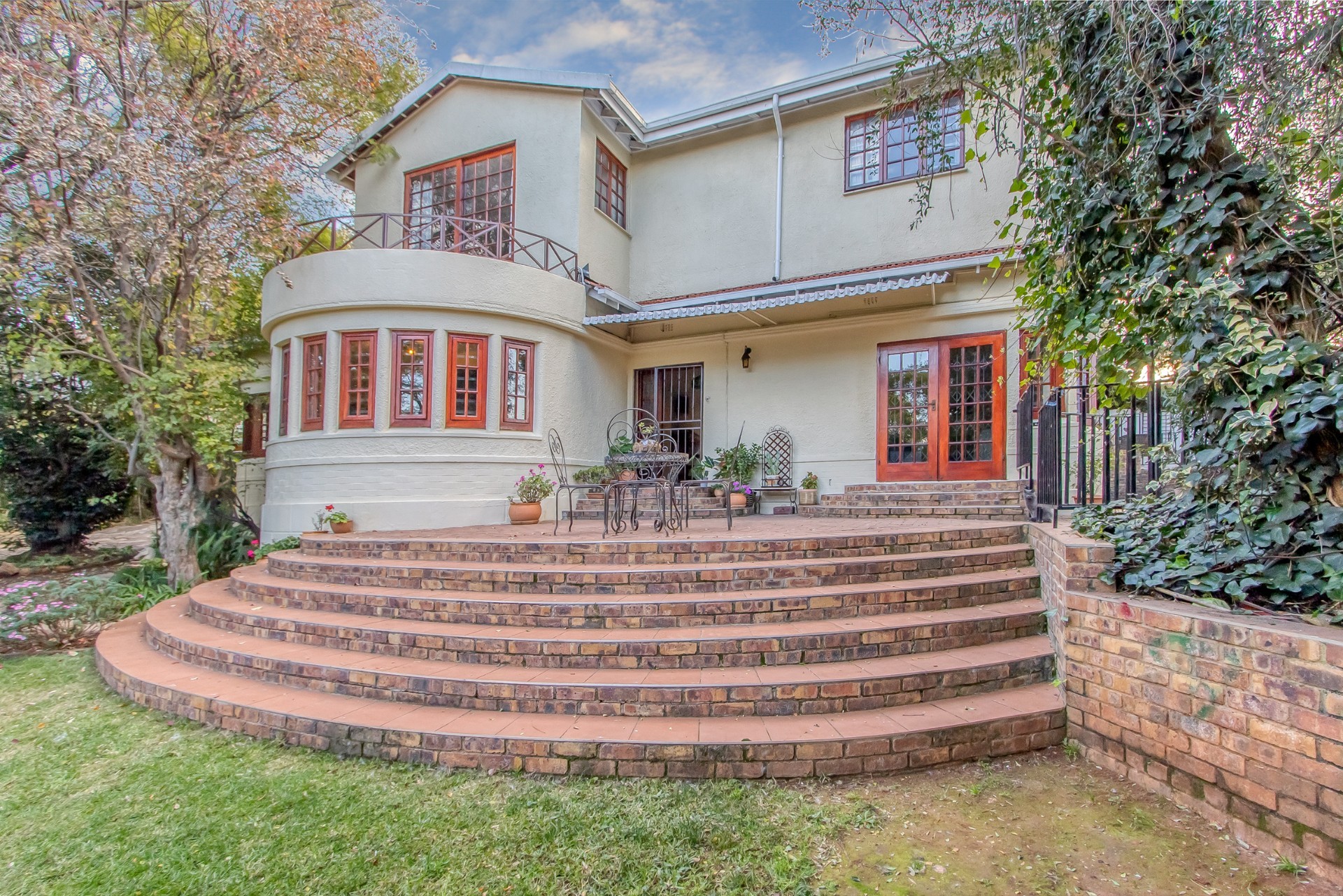 Elevated Family Living with 5 Bedrooms, Pool and Tree-Top Views on a 1732sqm stand