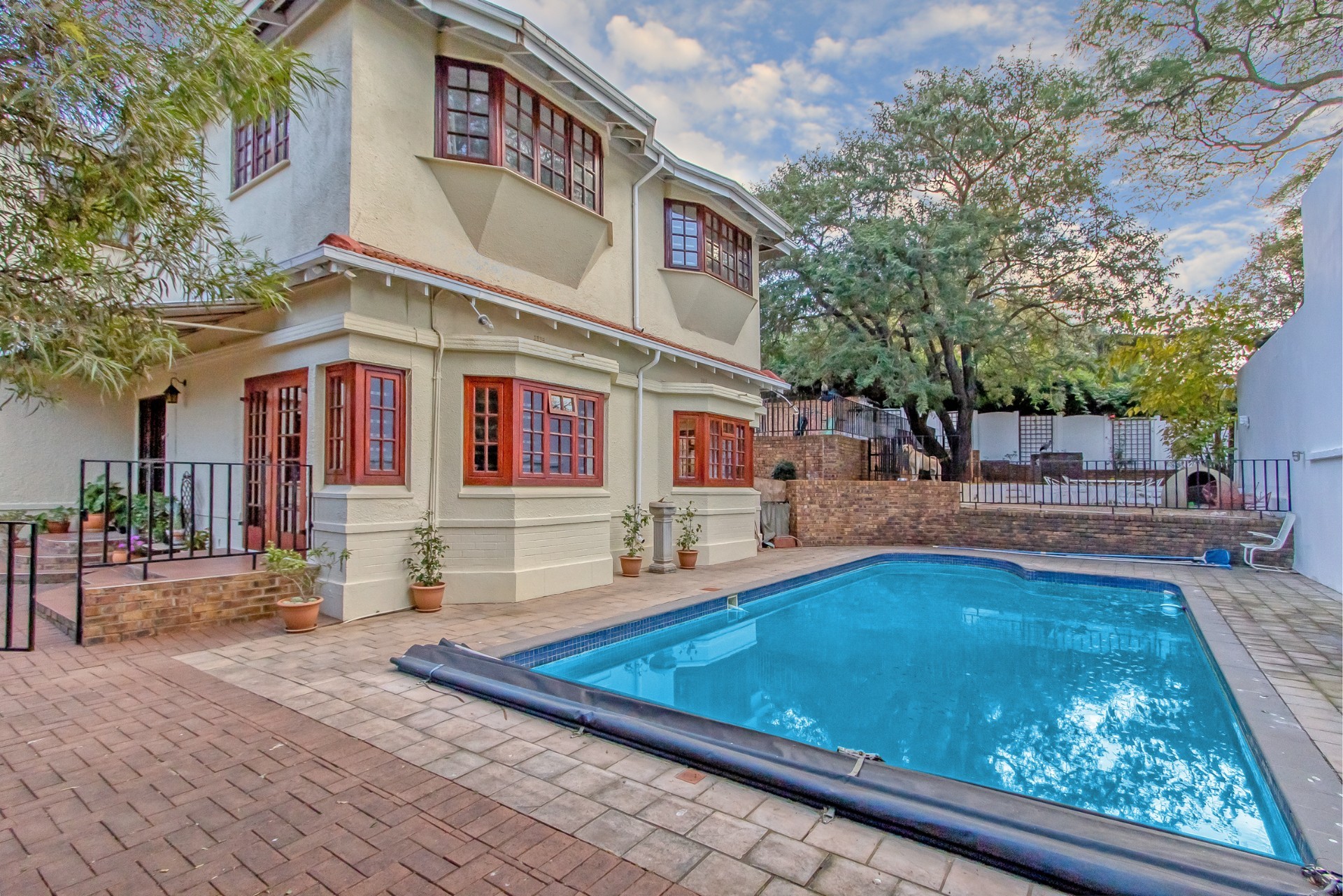 Elevated Family Living with 5 Bedrooms, Pool and Tree-Top Views on a 1732sqm stand