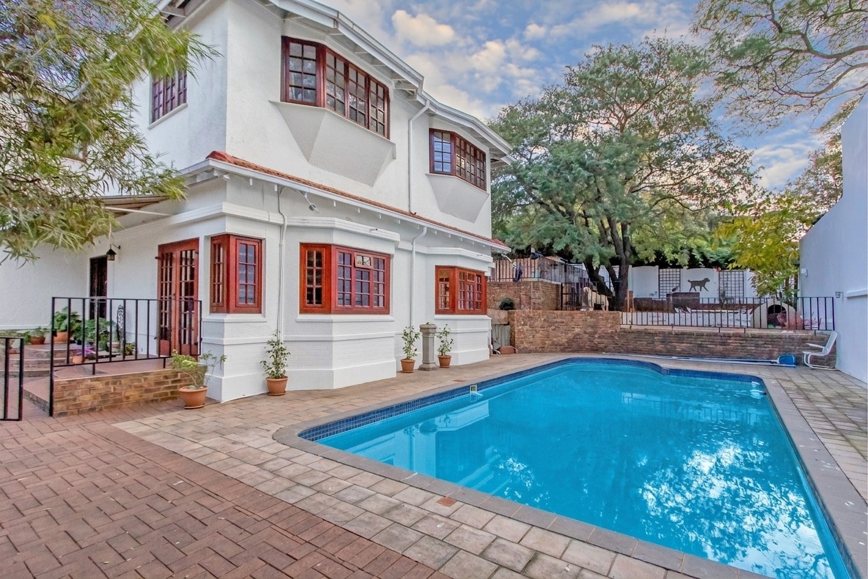 Elevated Family Living with 5 Bedrooms, Pool and Tree-Top Views on a 1732sqm stand