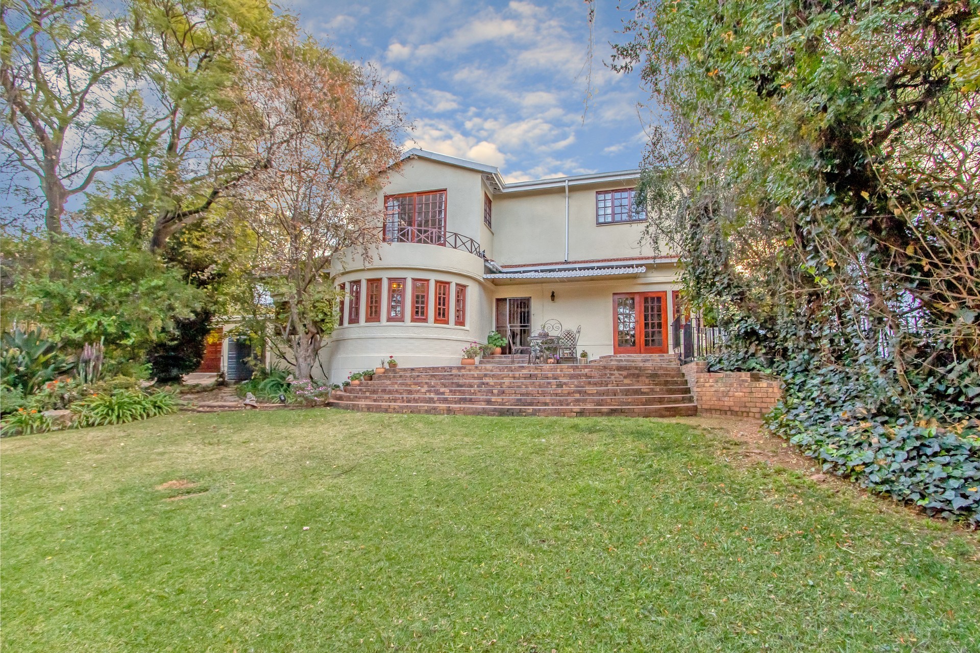 Elevated Family Living with 5 Bedrooms, Pool and Tree-Top Views on a 1732sqm stand