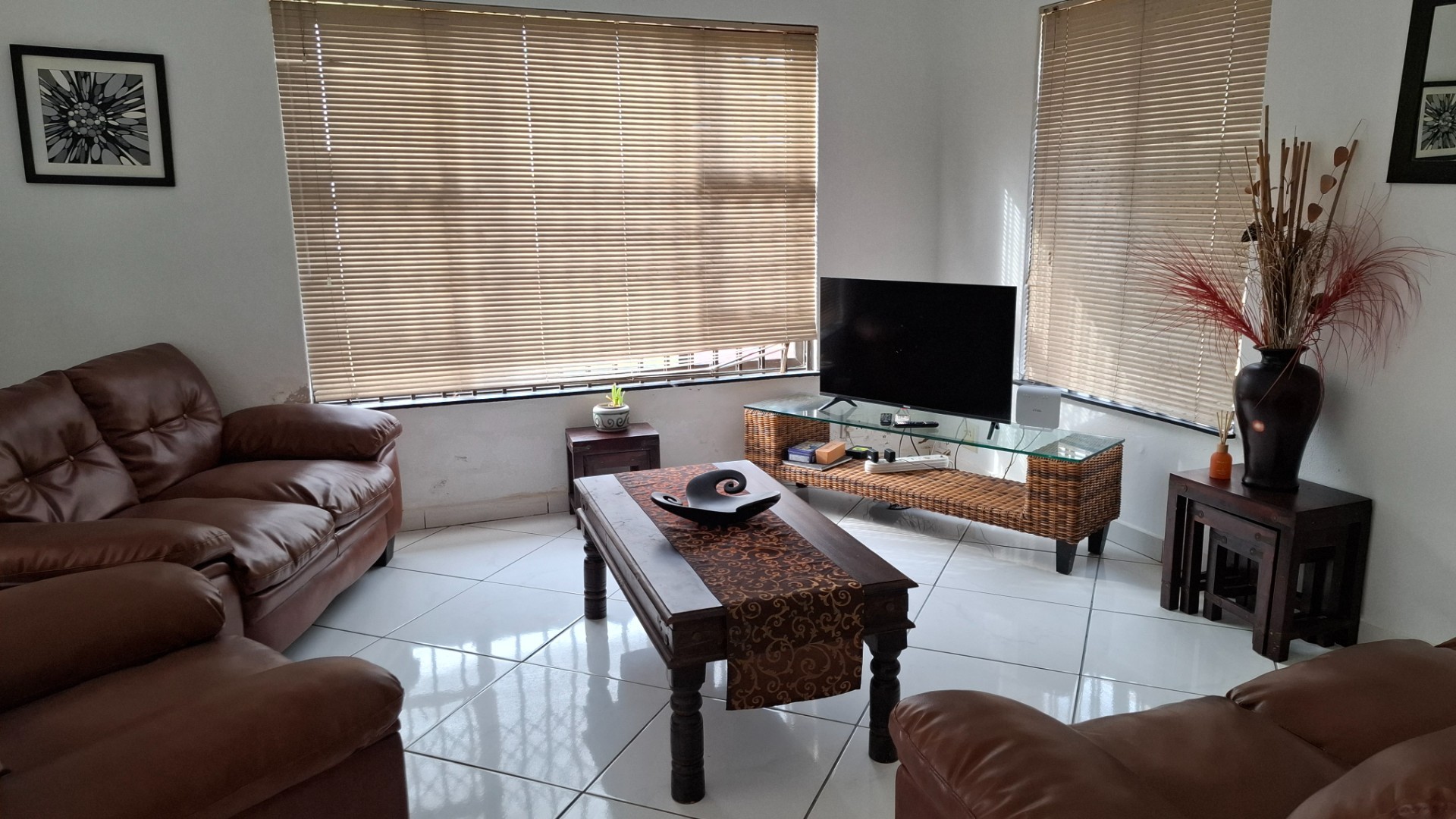 SHELLY BEACH STUNNING TWO BEDROOM UNIT WITH SEAVIEWS