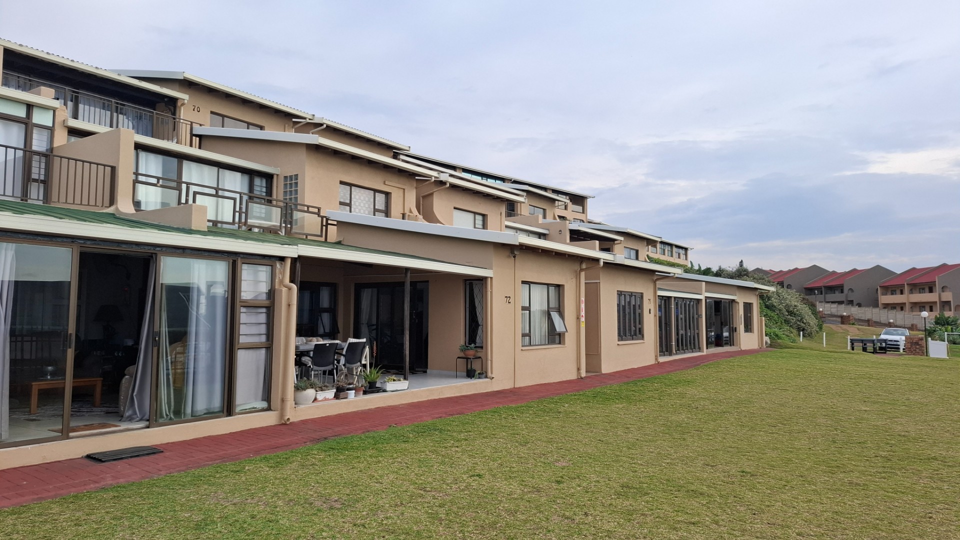 SHELLY BEACH STUNNING TWO BEDROOM UNIT WITH SEAVIEWS