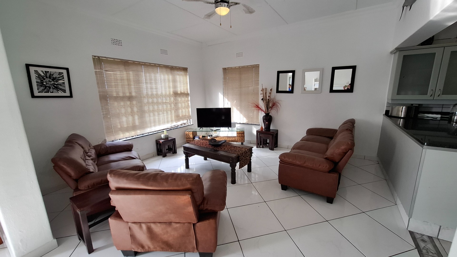SHELLY BEACH STUNNING TWO BEDROOM UNIT WITH SEAVIEWS