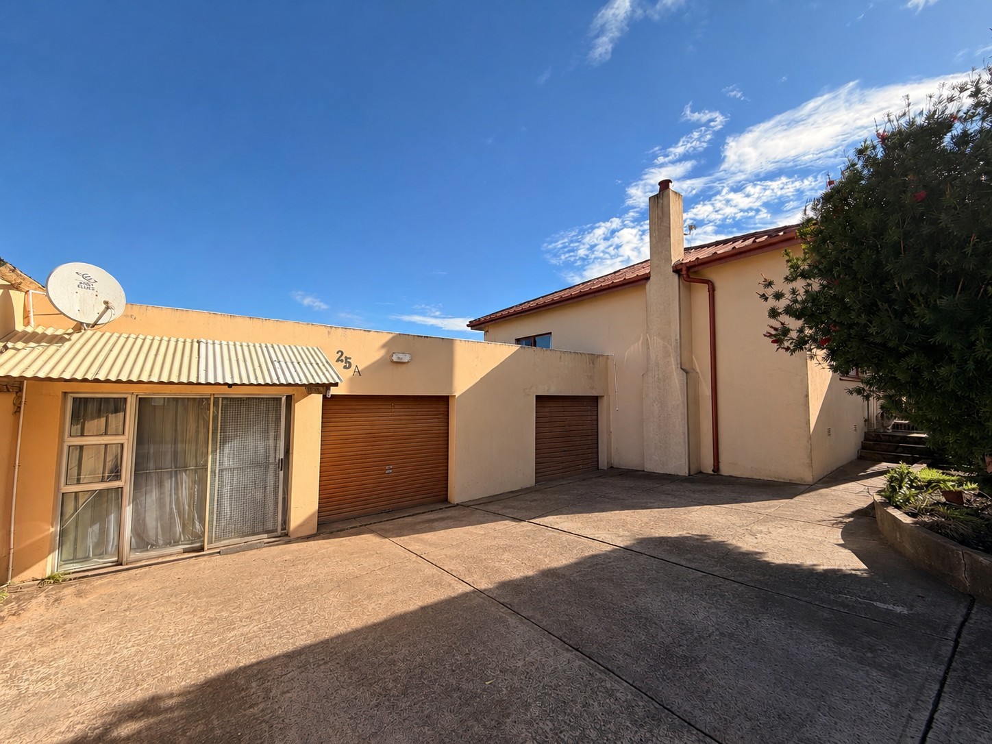 Investor's Dream on a Large 1,011m² Erf with Multiple Income Opportunities