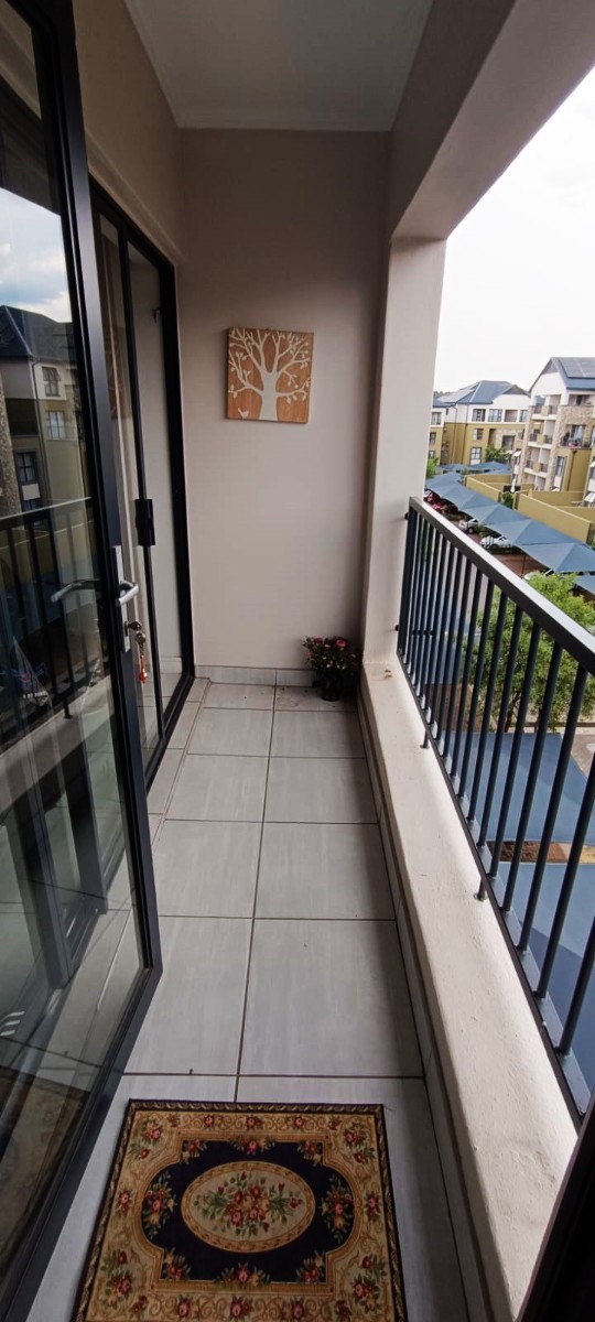 Apartment To Rent in Waterfall, Midrand