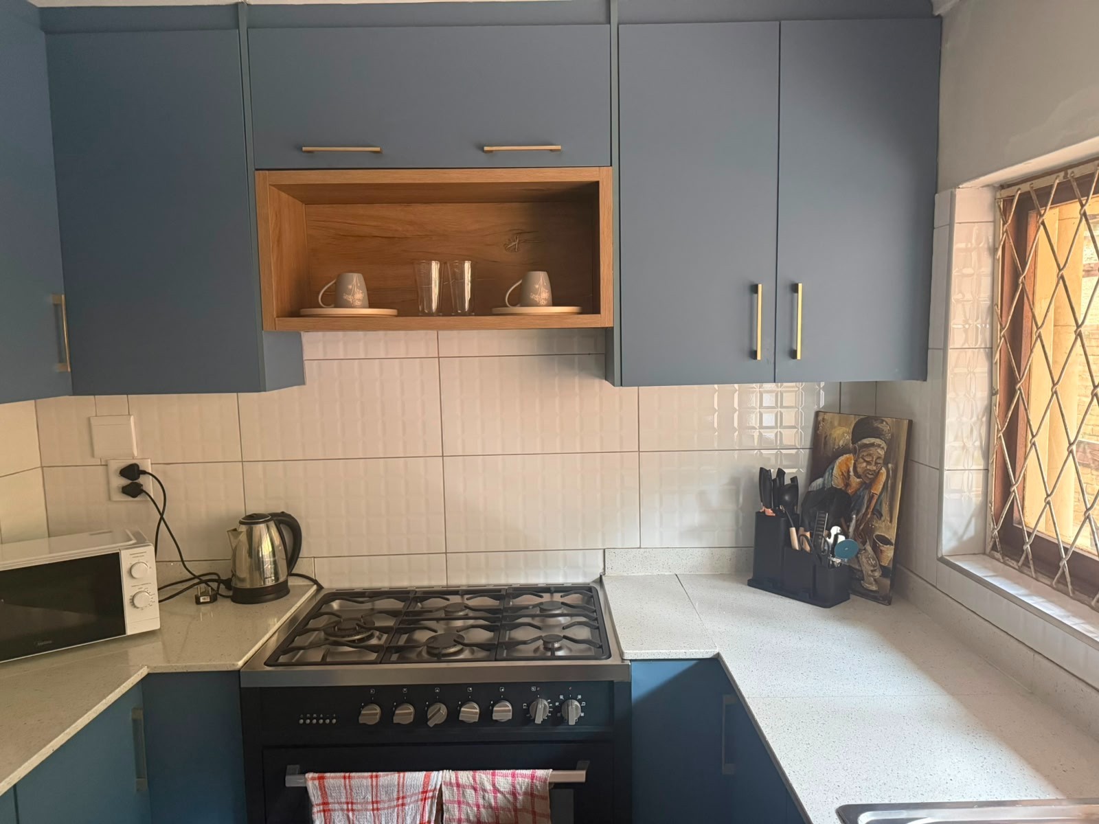 Rare find fully furnished 3 bedroom home in Glenmore