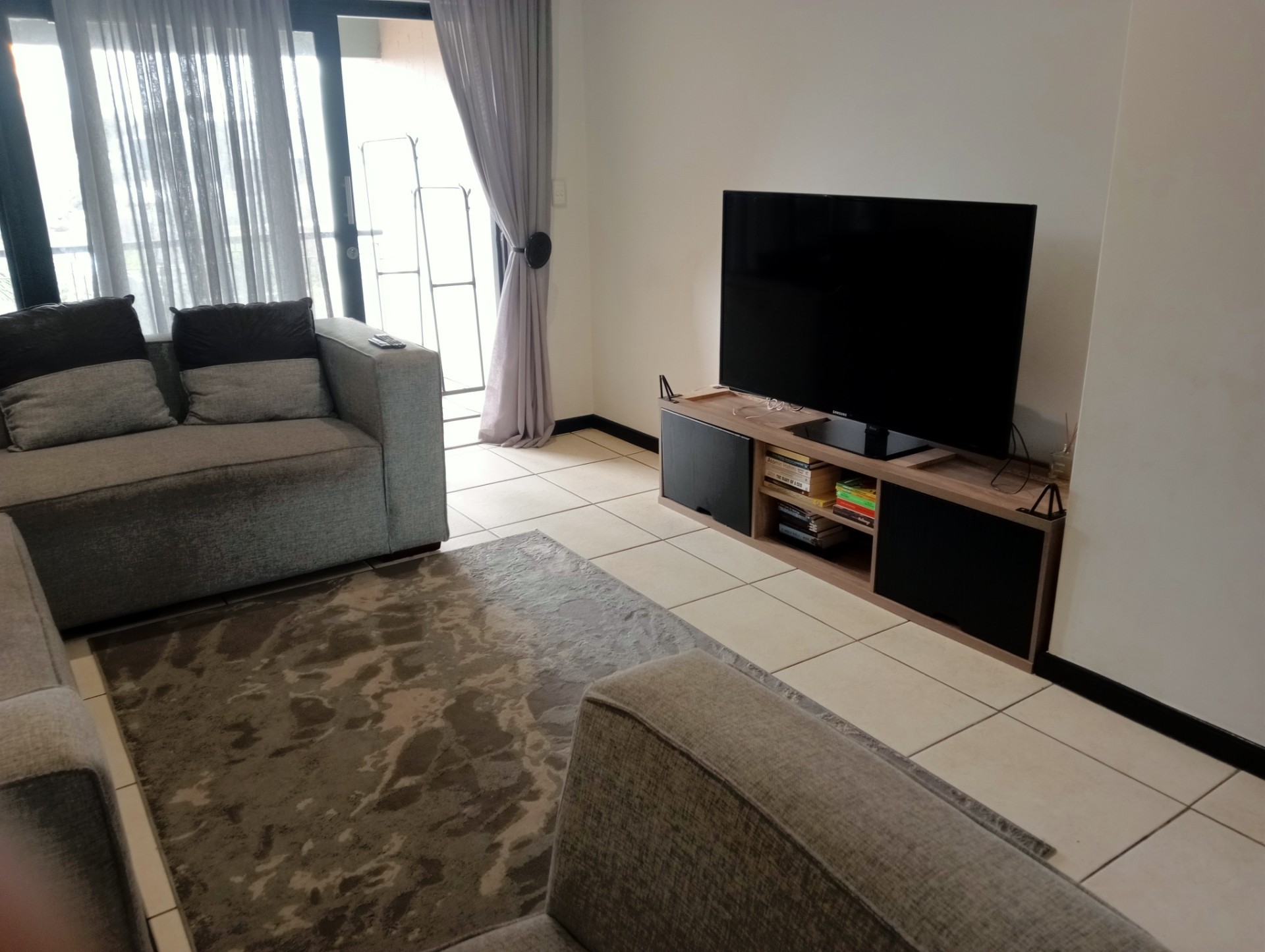 Modern, spacious 3 bedroom 2 bathroom apartment in secure estate