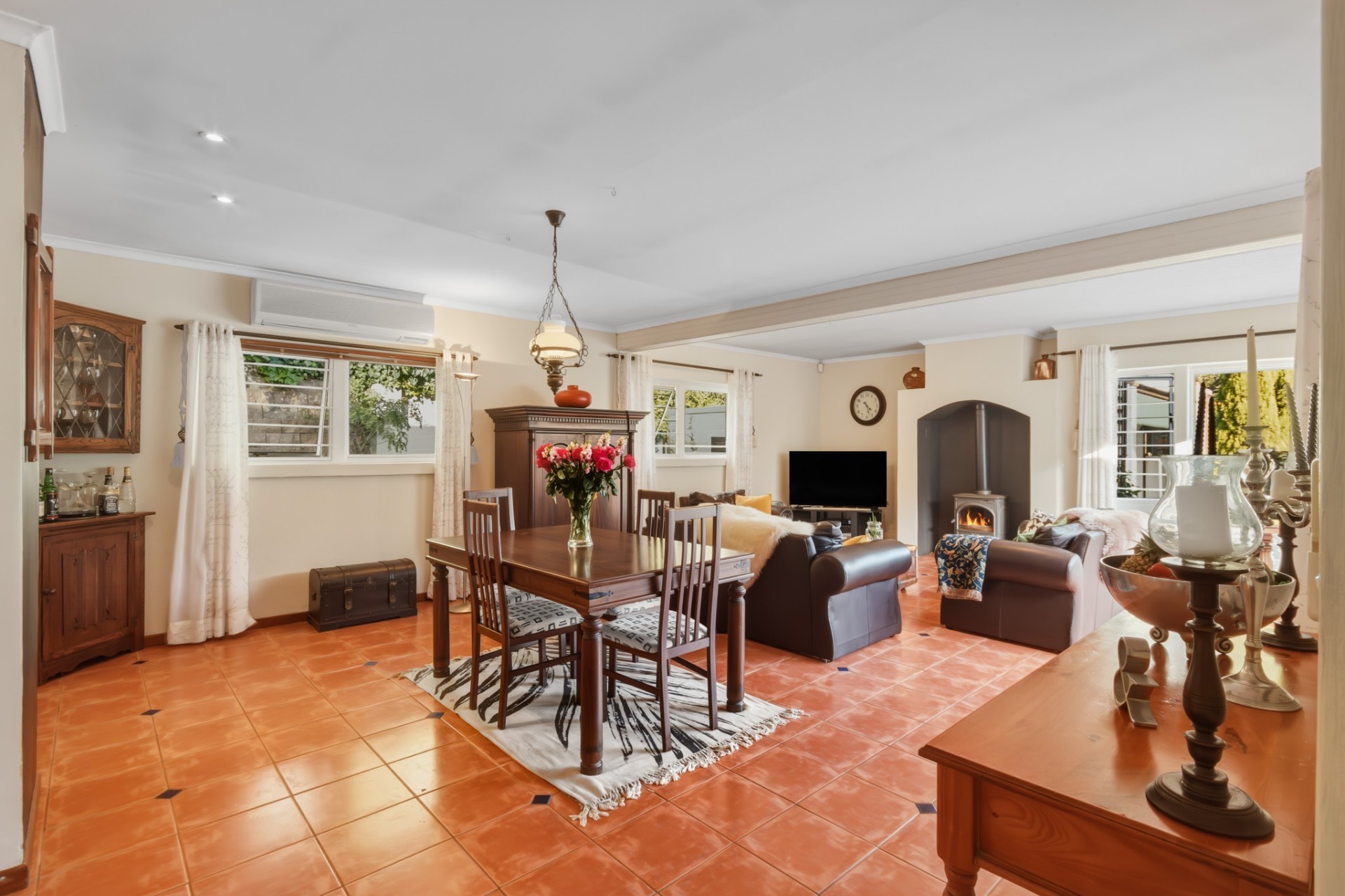 4 bed, 2.5 baths. An earthy brilliant family home set on the slopes of the Helderberg