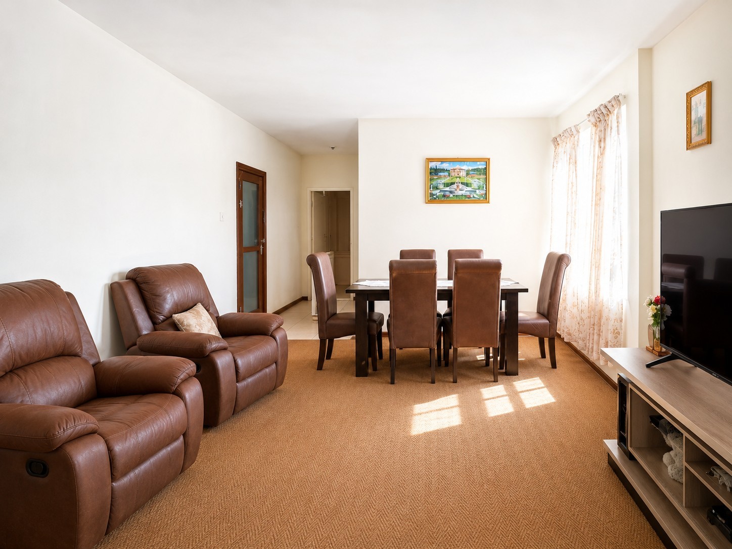 Spacious 2-Bedroom Apartment in Popular Casablanca - Ideal First Home or Investment