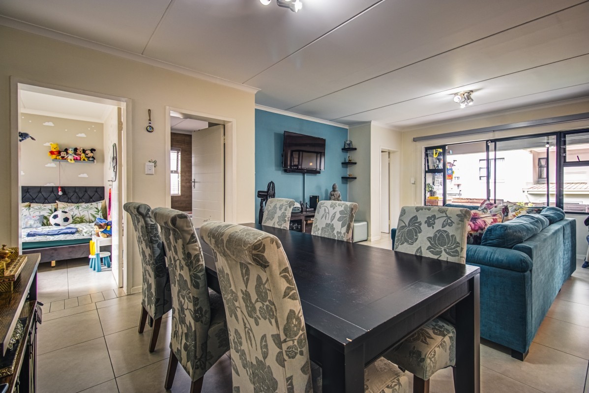 Modern, 3 Bedroom 2 bathroom garden apartment in a secure estate