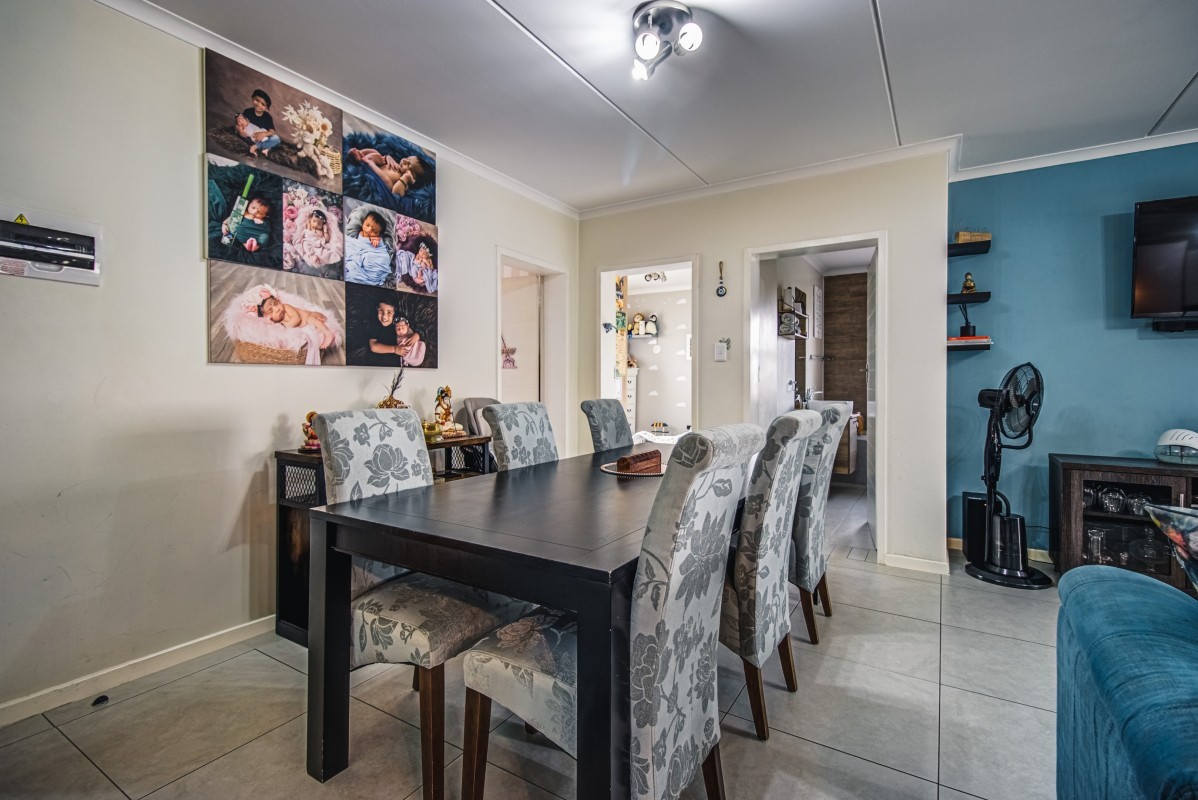 Modern, 3 Bedroom 2 bathroom garden apartment in a secure estate