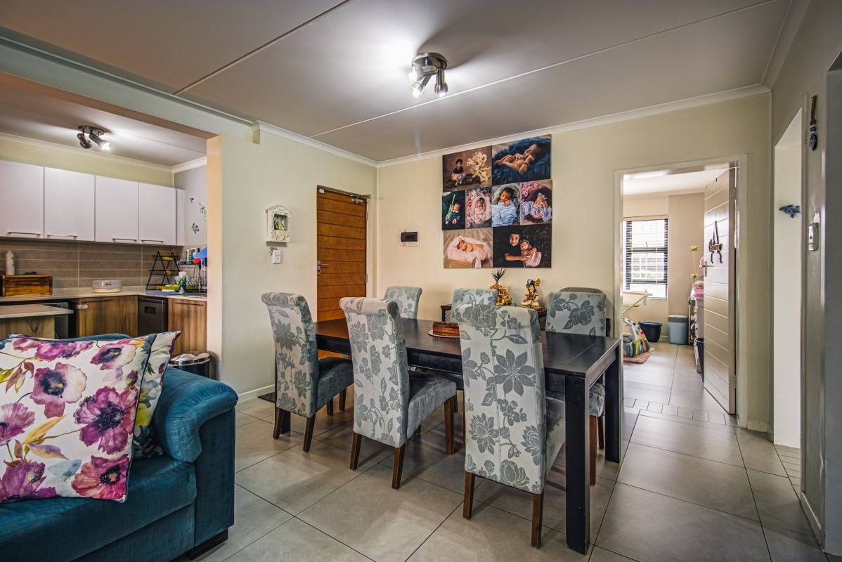 Modern, 3 Bedroom 2 bathroom garden apartment in a secure estate