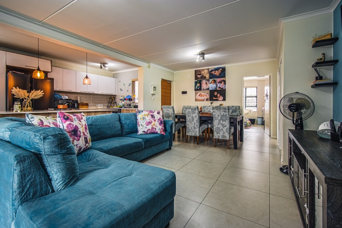 Modern, 3 Bedroom 2 bathroom garden apartment in a secure estate