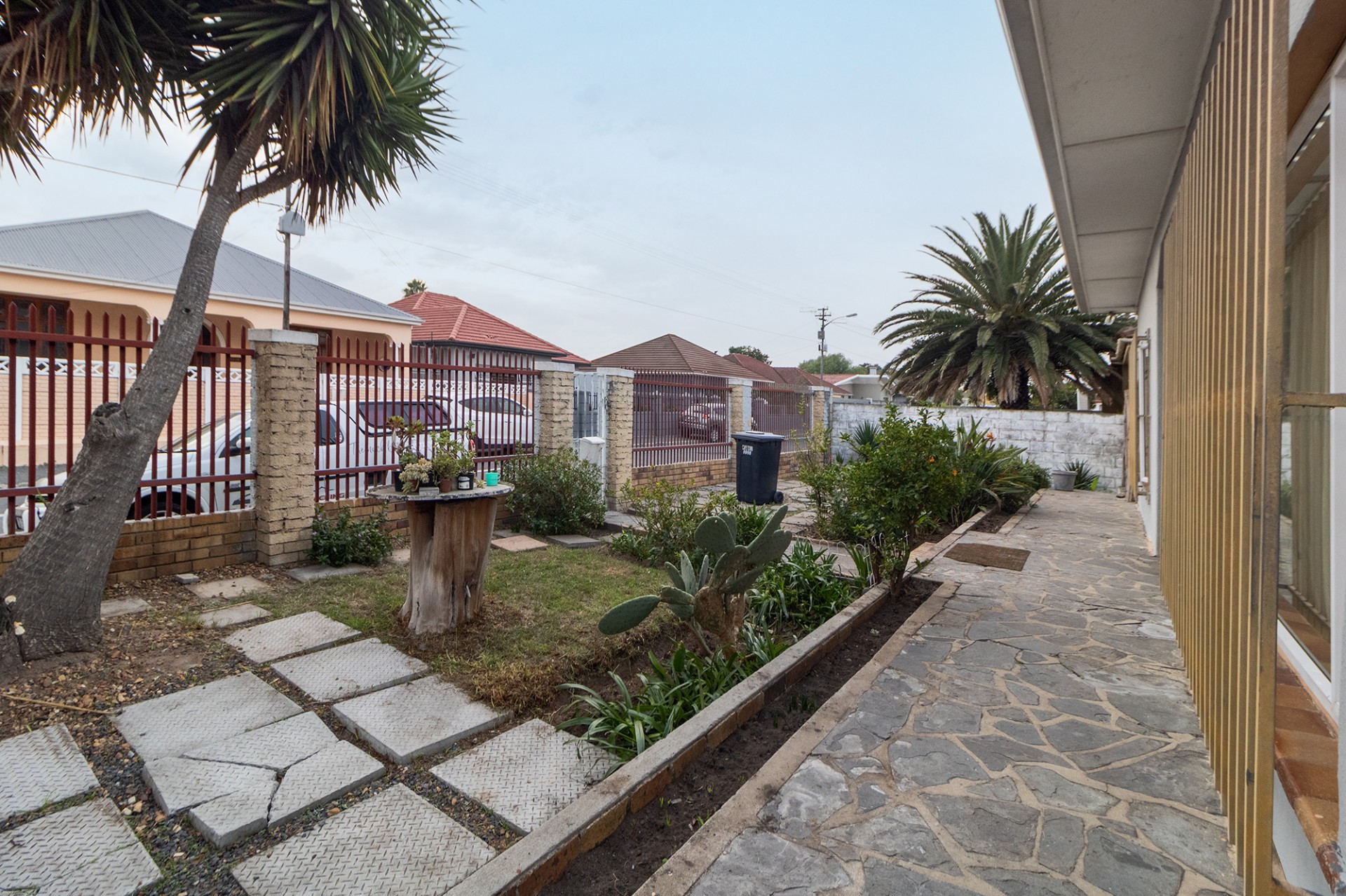 Spacious 3 Bedroom Family Home with Study on a Corner Erf for sale in Glenlily, Parow