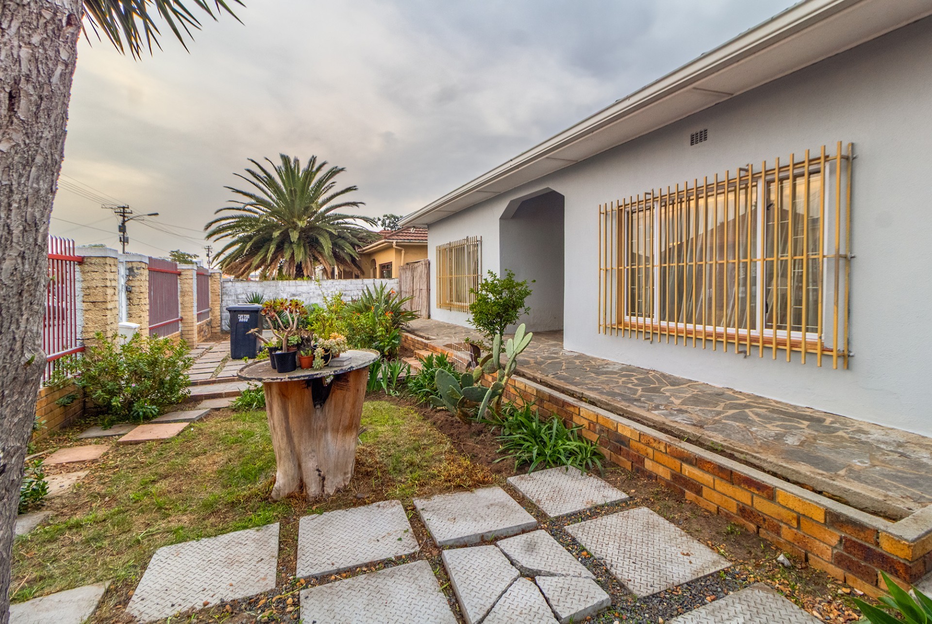 Spacious 3 Bedroom Family Home with Study on a Corner Erf for sale in Glenlily, Parow