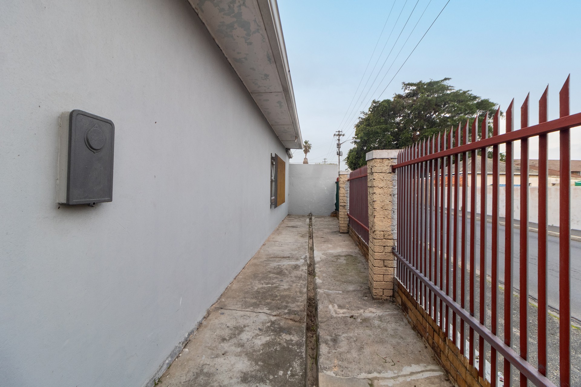 Spacious 3 Bedroom Family Home with Study on a Corner Erf for sale in Glenlily, Parow