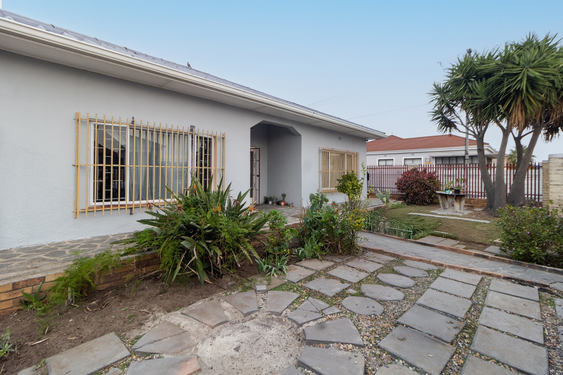 Spacious 3 Bedroom Family Home with Study on a Corner Erf for sale in Glenlily, Parow