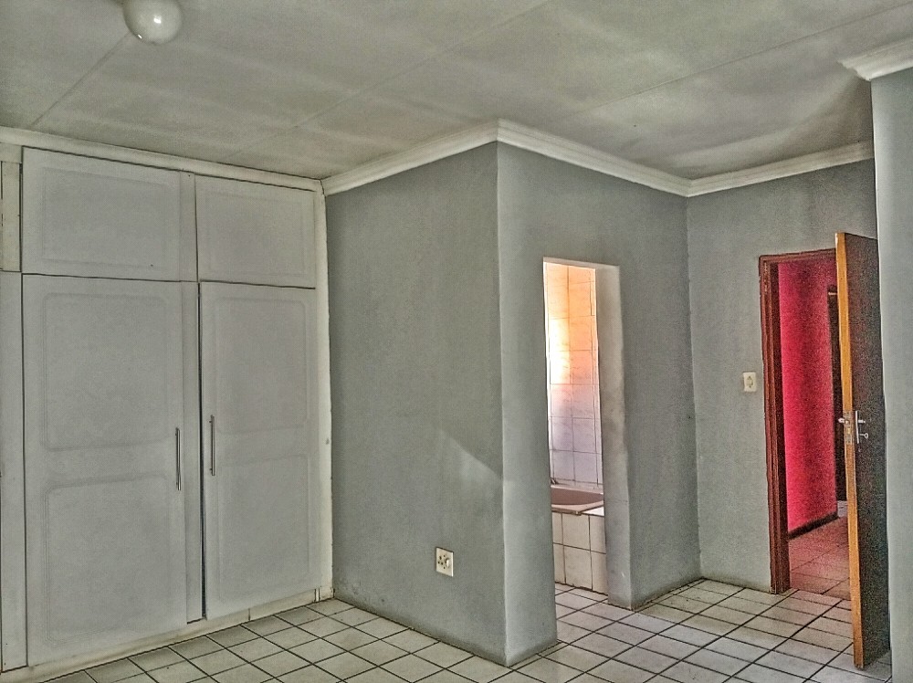 Big 3 Bedroom House For Sale in Mabopane, Lebanon