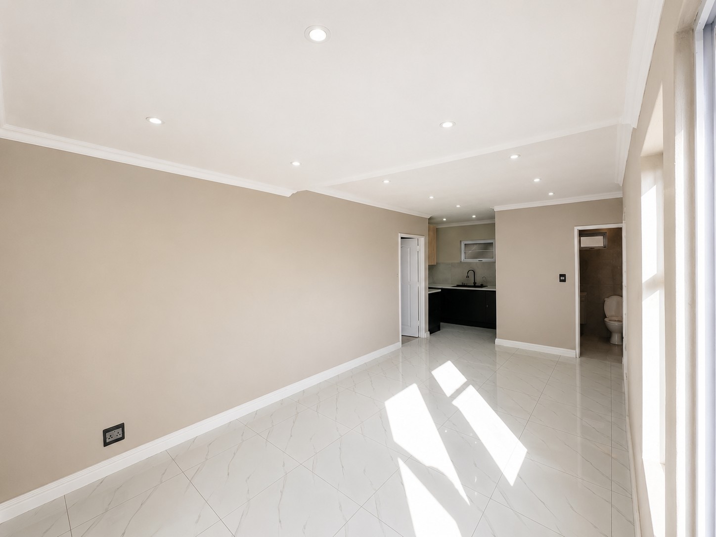 Fully Renovated Family Home with Designer Kitchen, Bathroom and 4-Car Garage, Rondevlei Park