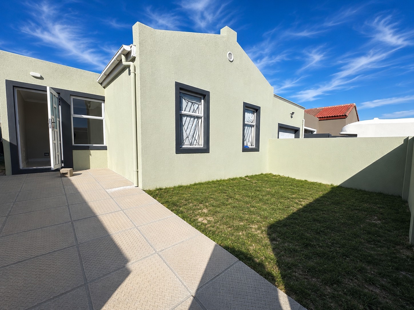 Fully Renovated Family Home with Designer Kitchen, Bathroom and 4-Car Garage, Rondevlei Park