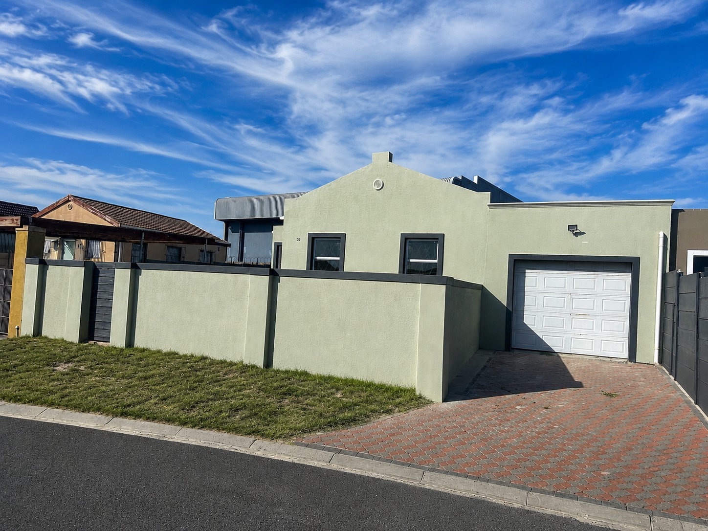 Fully Renovated Family Home with Designer Kitchen, Bathroom and 4-Car Garage, Rondevlei Park