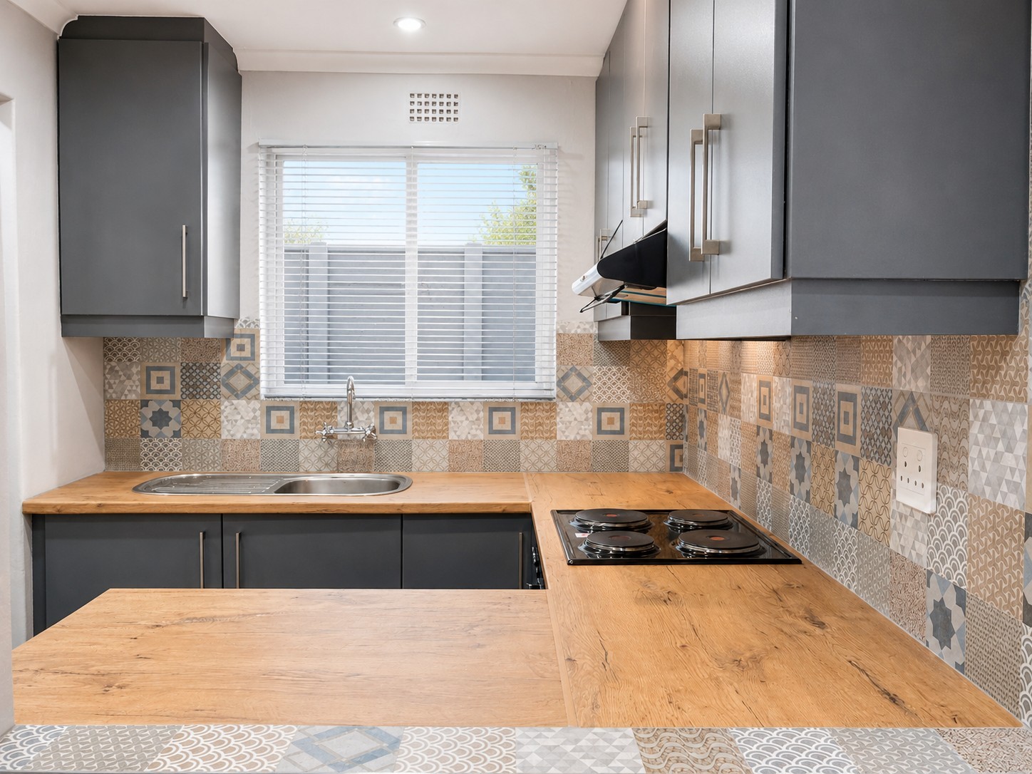 Modern, 2Bedroom Home in a Secure Complex Grassy Park