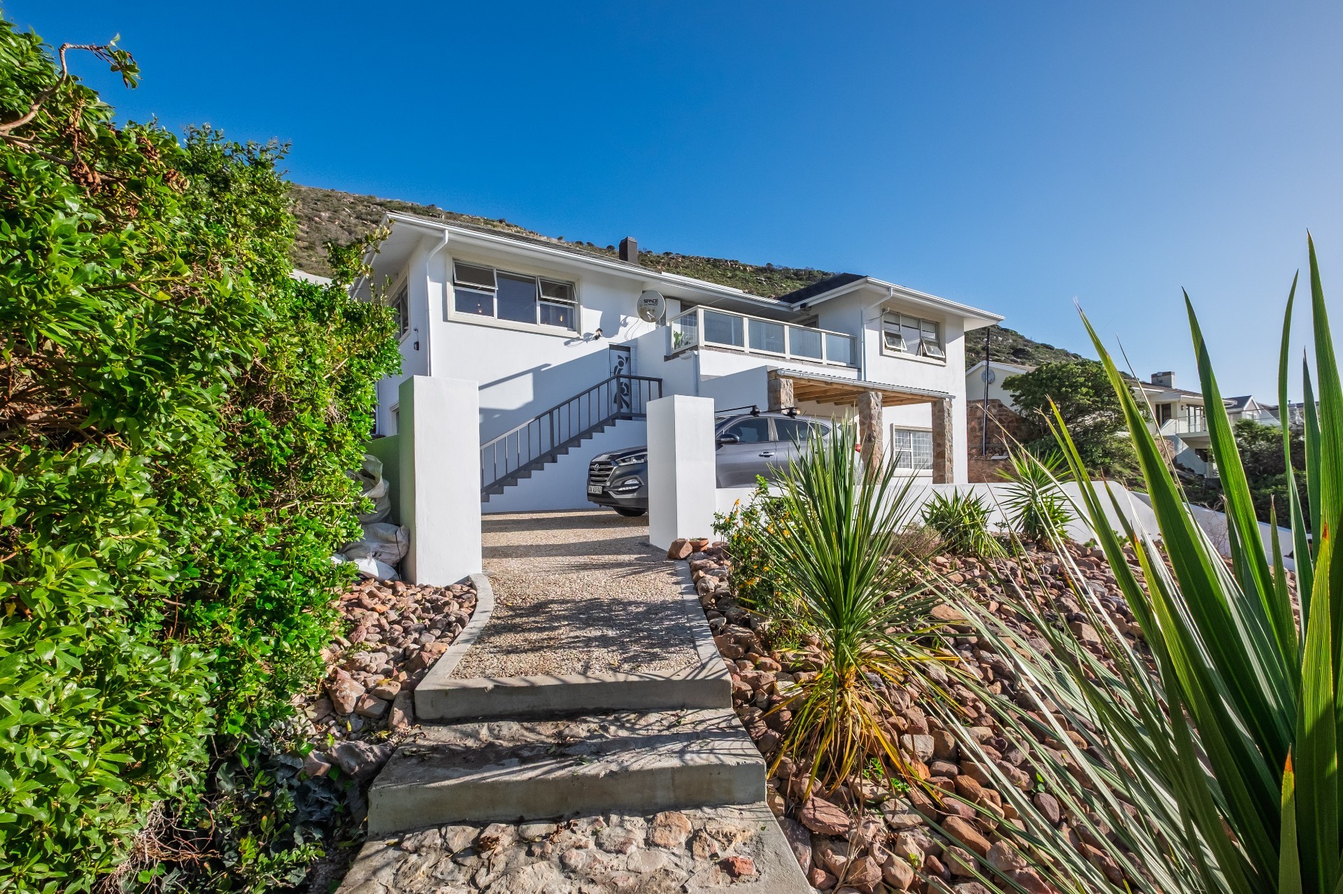Mountainside Coastal Living with Panoramic Valley and Ocean Views in Fish Hoek 3