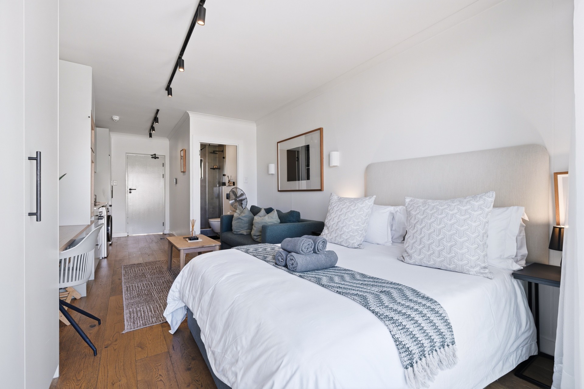 Airbnb Apartment For Sale in Sea Point, Cape Town